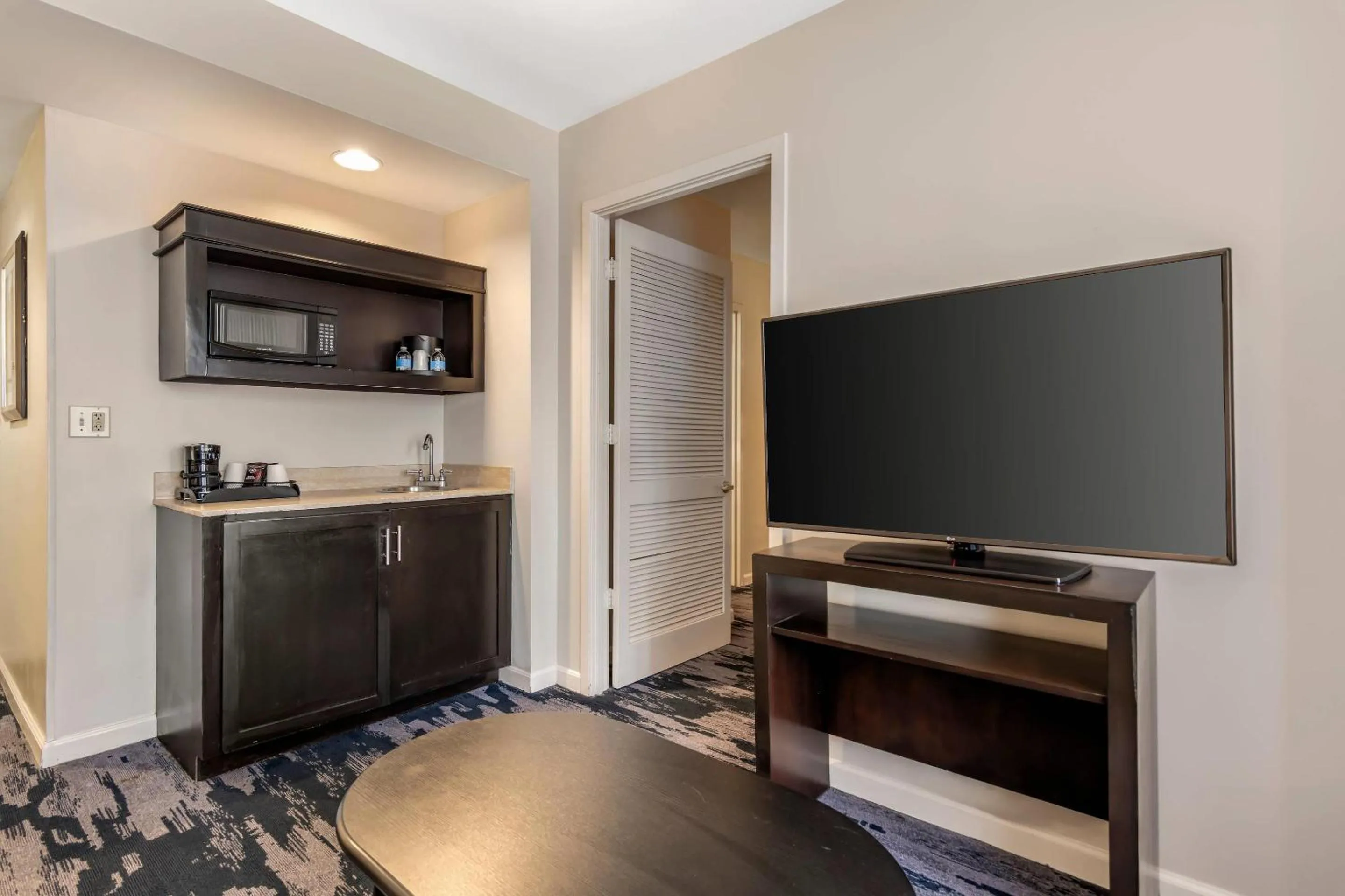 Bedroom in The Connally Hotel Downtown Atlanta, an Ascend Collection Hotel