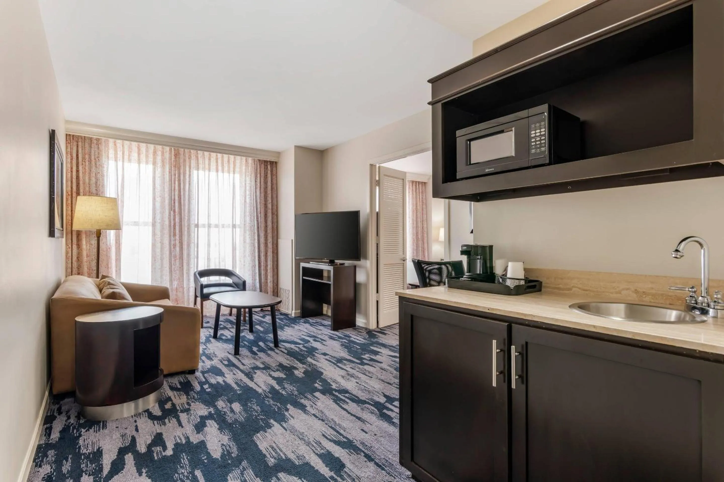 Bedroom in The Connally Hotel Downtown Atlanta, an Ascend Collection Hotel