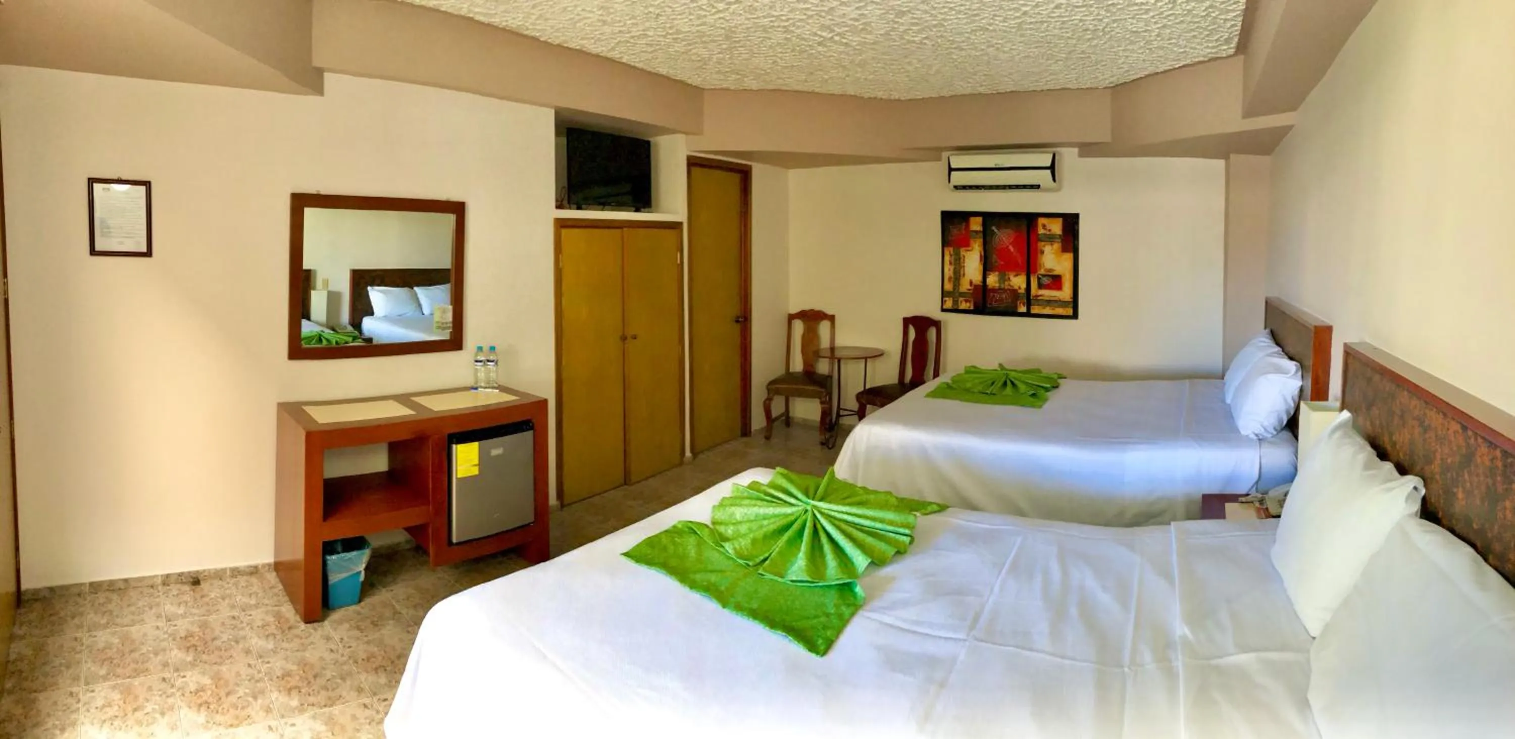 air conditioner, Bed in Hotel del Camino Real