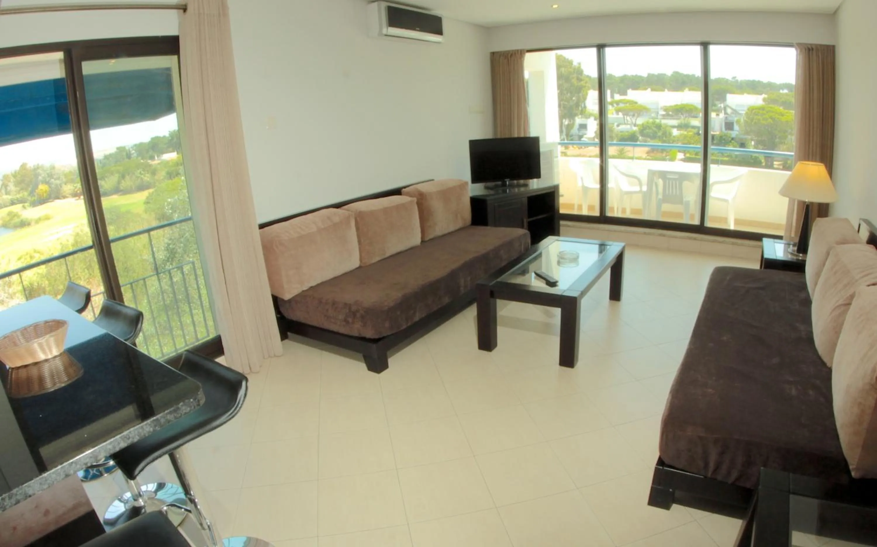 Day in Parque Mourabel, Oásis Village & Pé do Lago