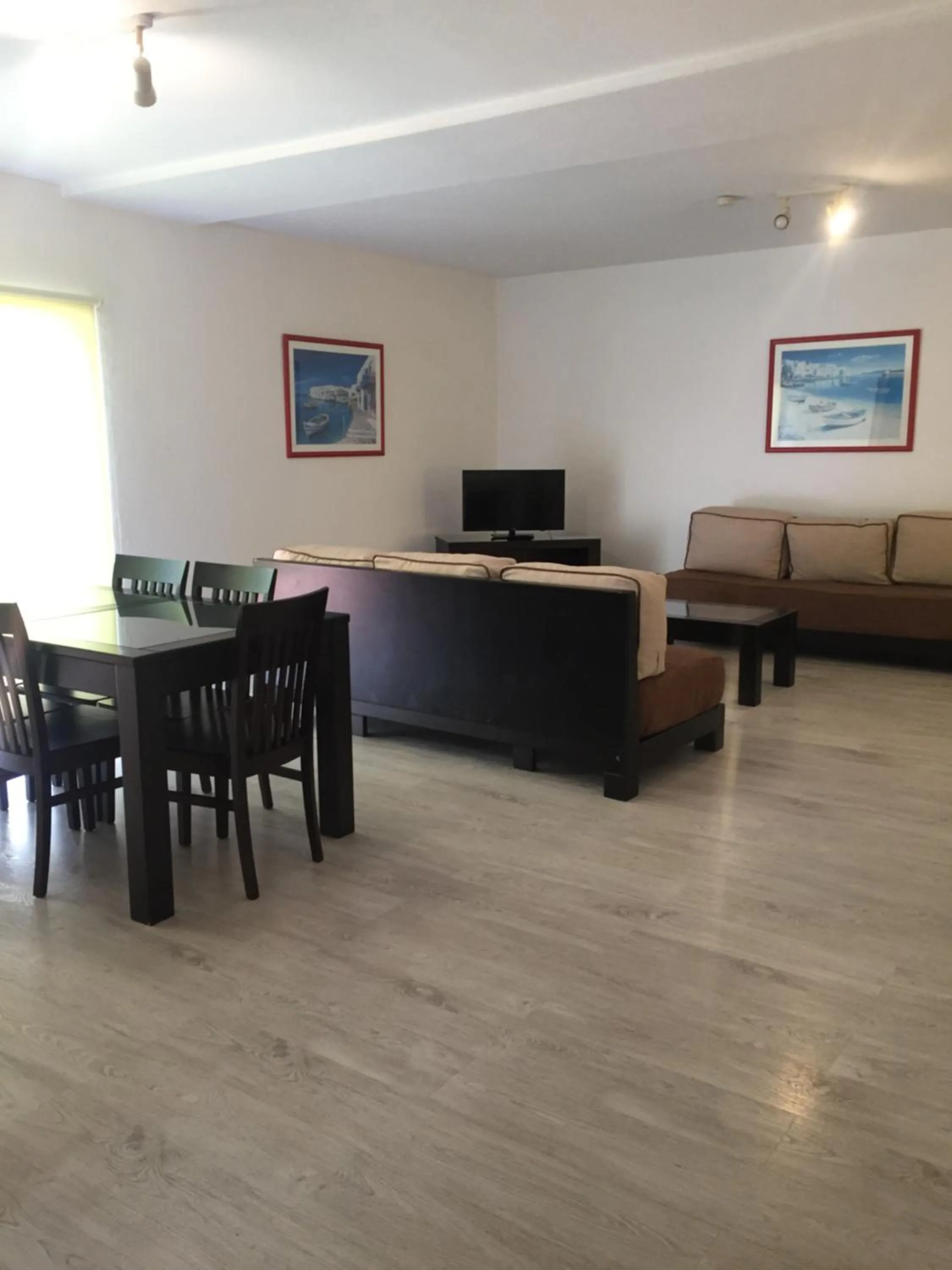 TV and multimedia in Parque Mourabel, Oásis Village & Pé do Lago