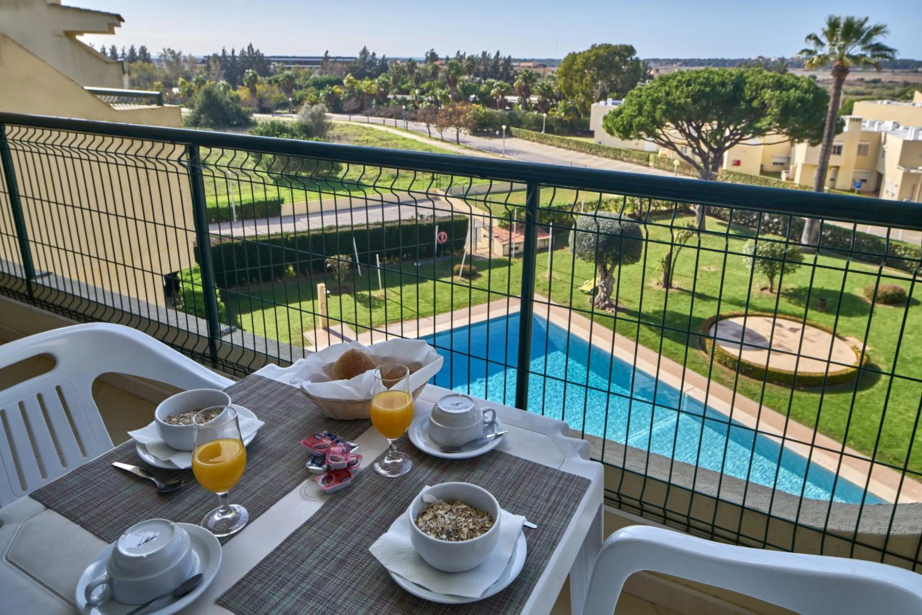 Balcony/Terrace in Parque Mourabel, Oásis Village & Pé do Lago