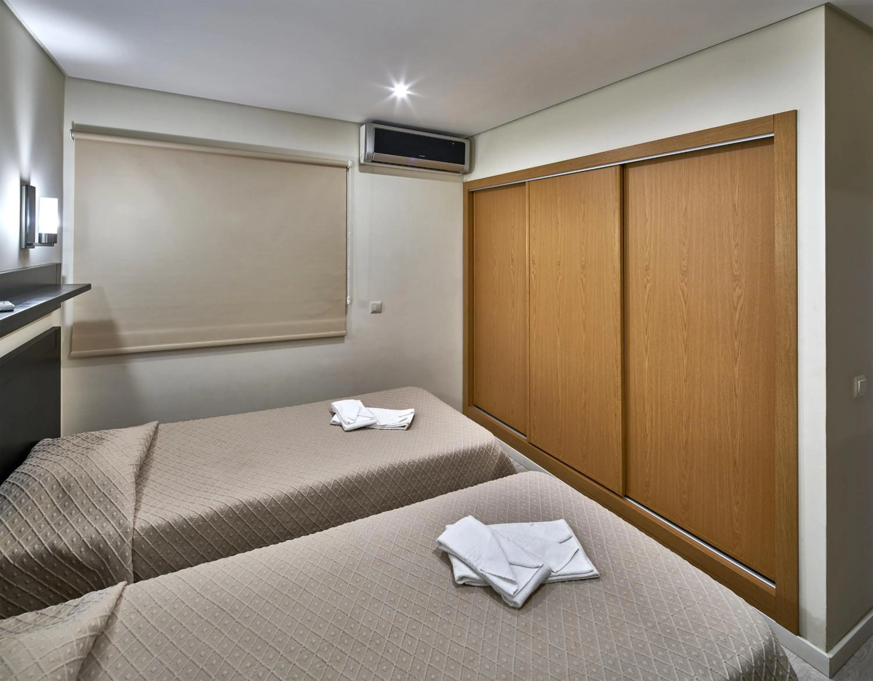 Bedroom, Bed in Parque Mourabel, Oásis Village & Pé do Lago