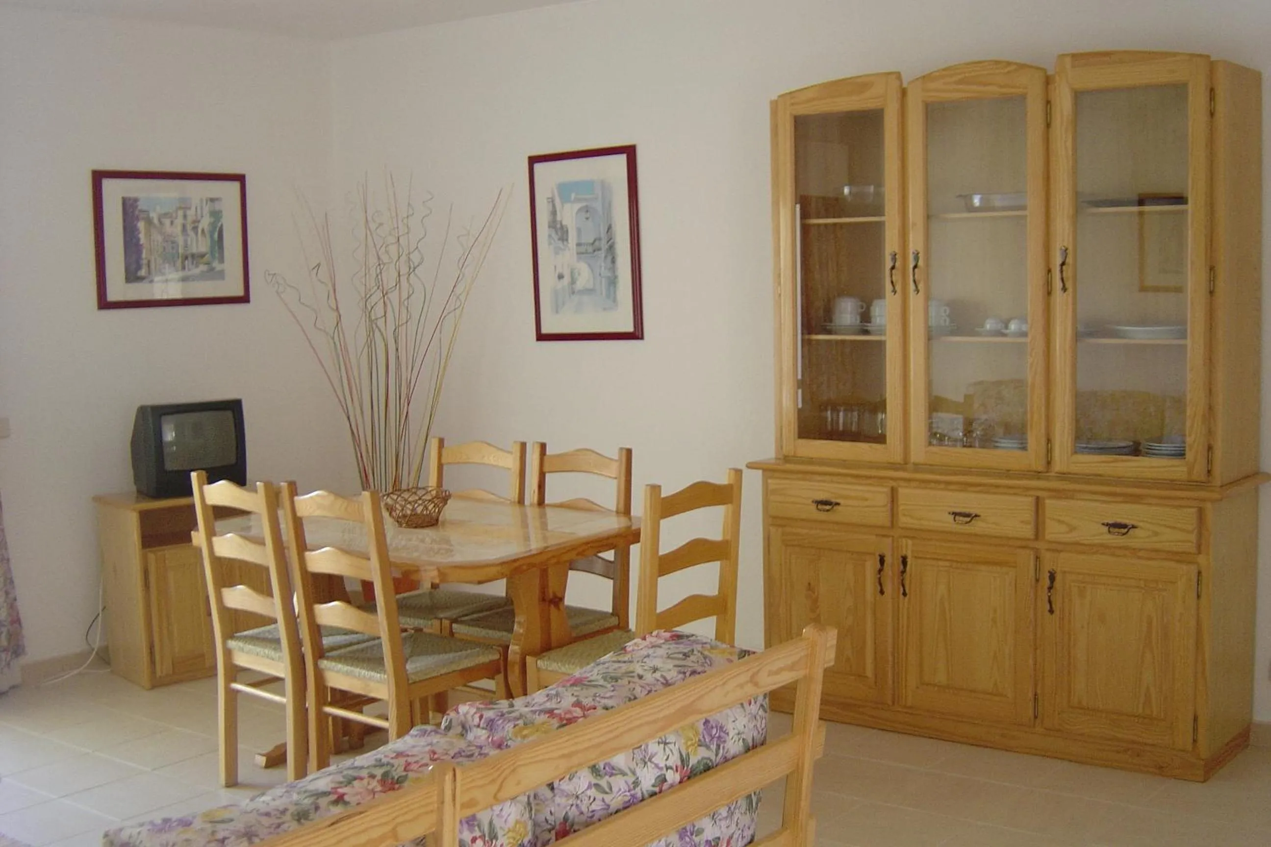 Seating area in Parque Mourabel, Oásis Village & Pé do Lago