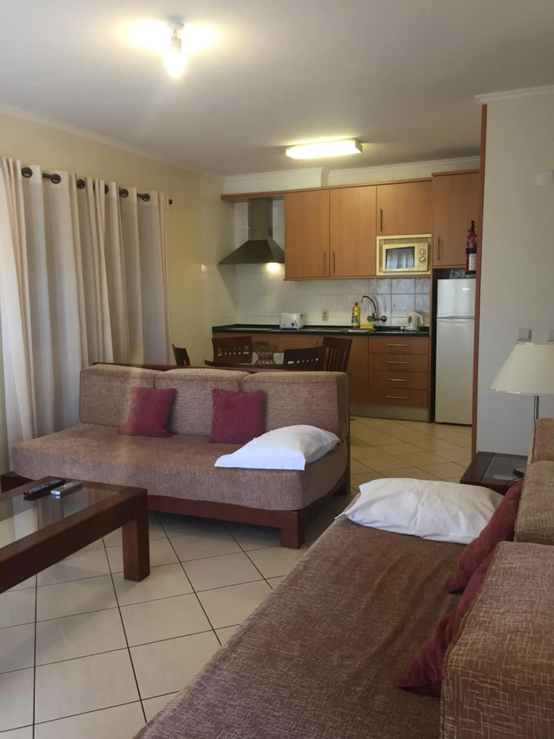 Kitchen or kitchenette, Bed in Parque Mourabel, Oásis Village & Pé do Lago