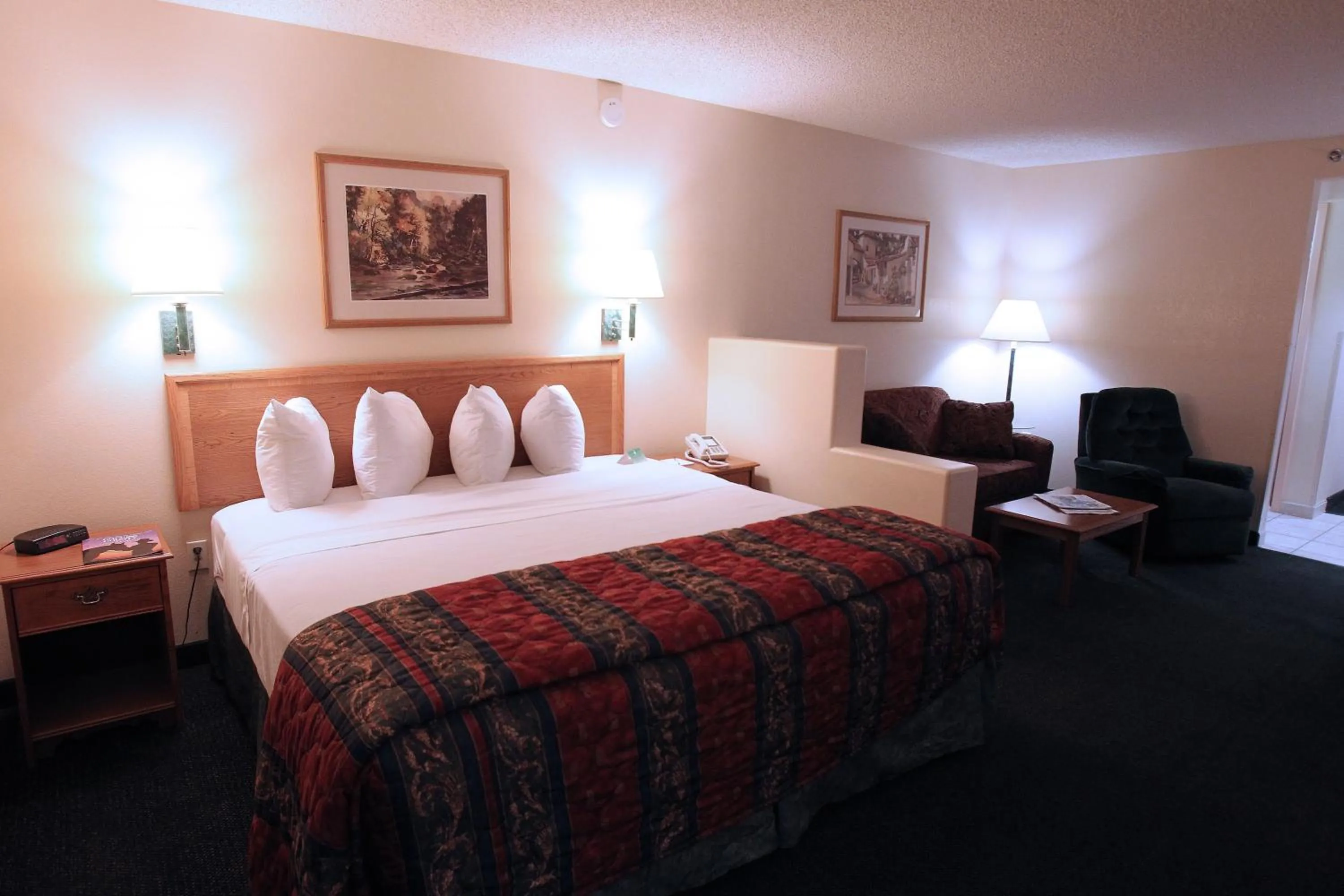 Bedroom, Bed in Gateway Studio Suites