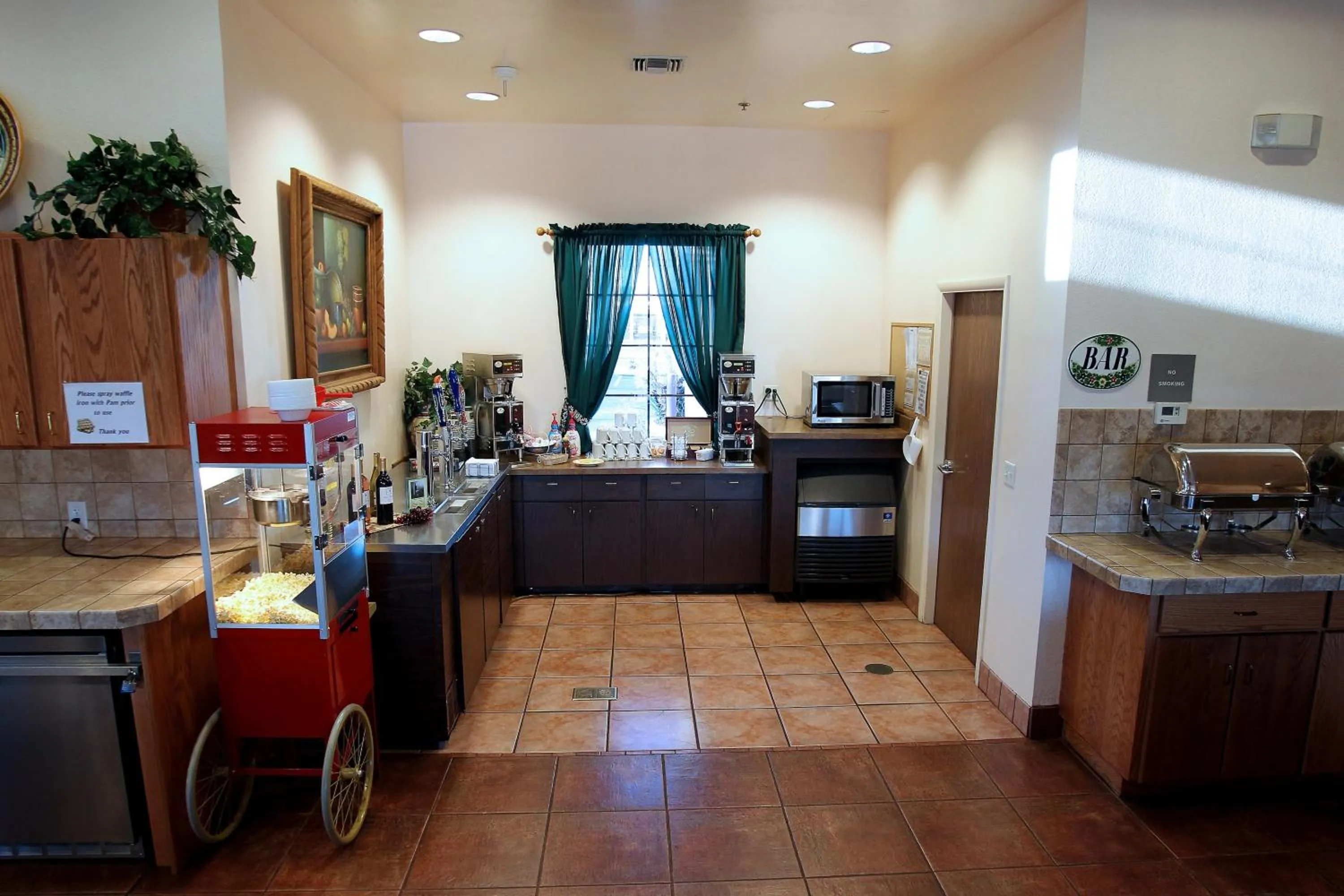 Coffee/tea facilities in Gateway Studio Suites