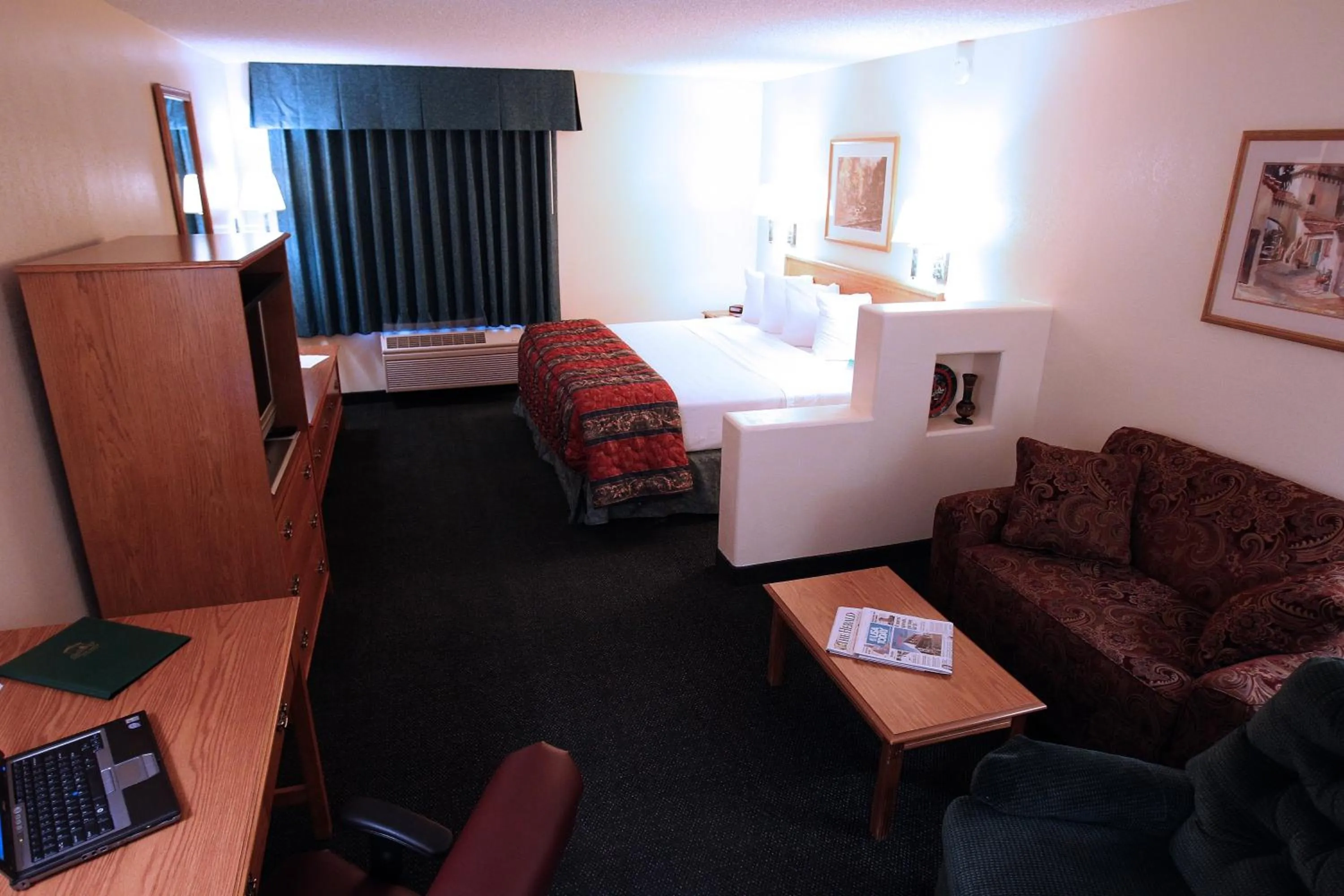 Photo of the whole room, Bed in Gateway Studio Suites