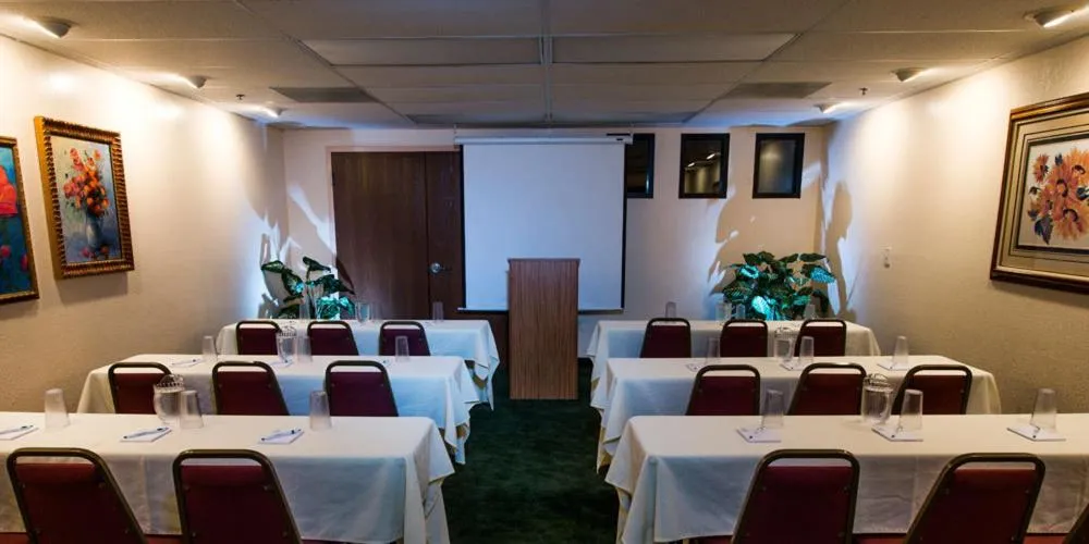 Meeting/conference room in Gateway Studio Suites