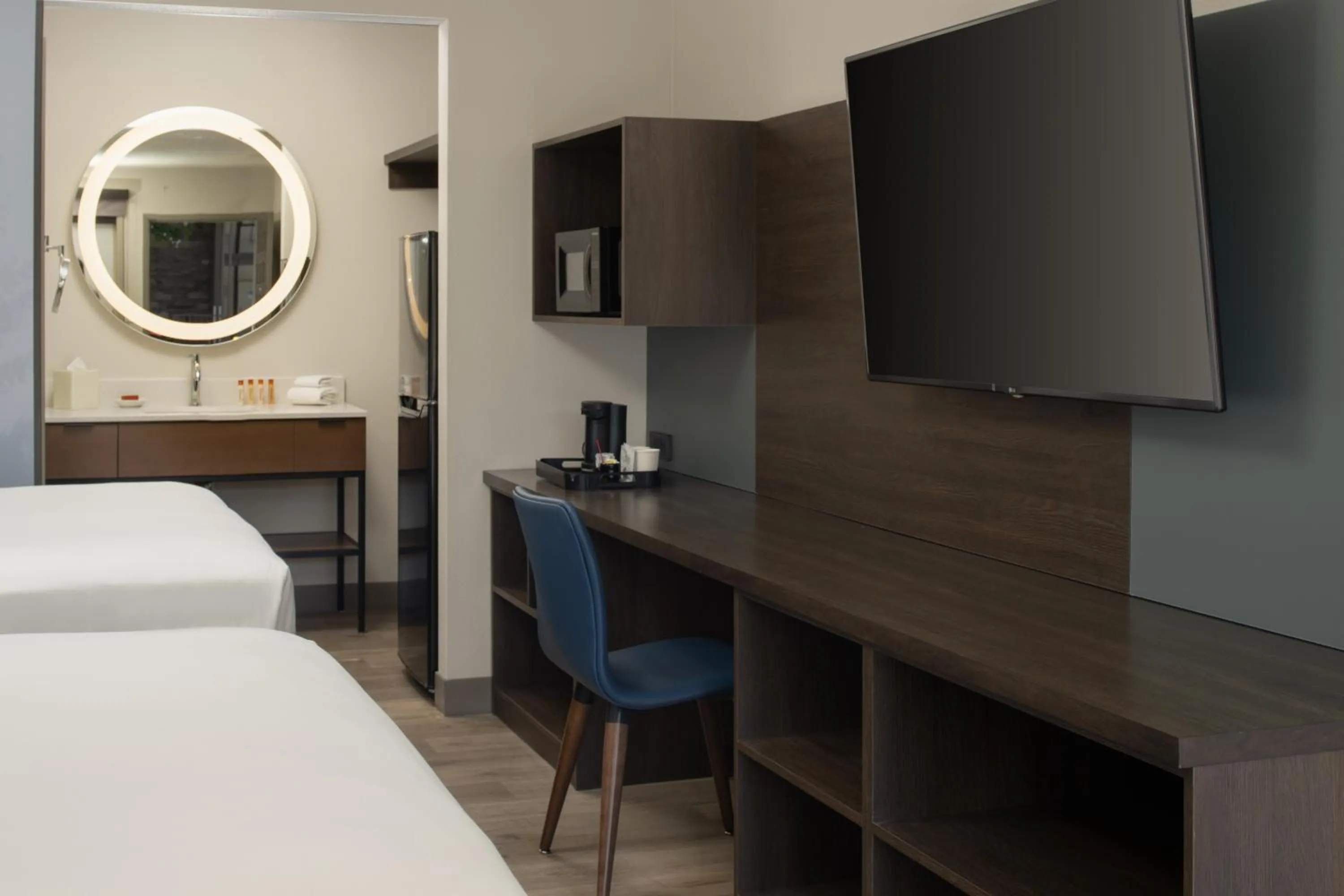 Bedroom, Bed in Red Lion Hotel Port Angeles Harbor