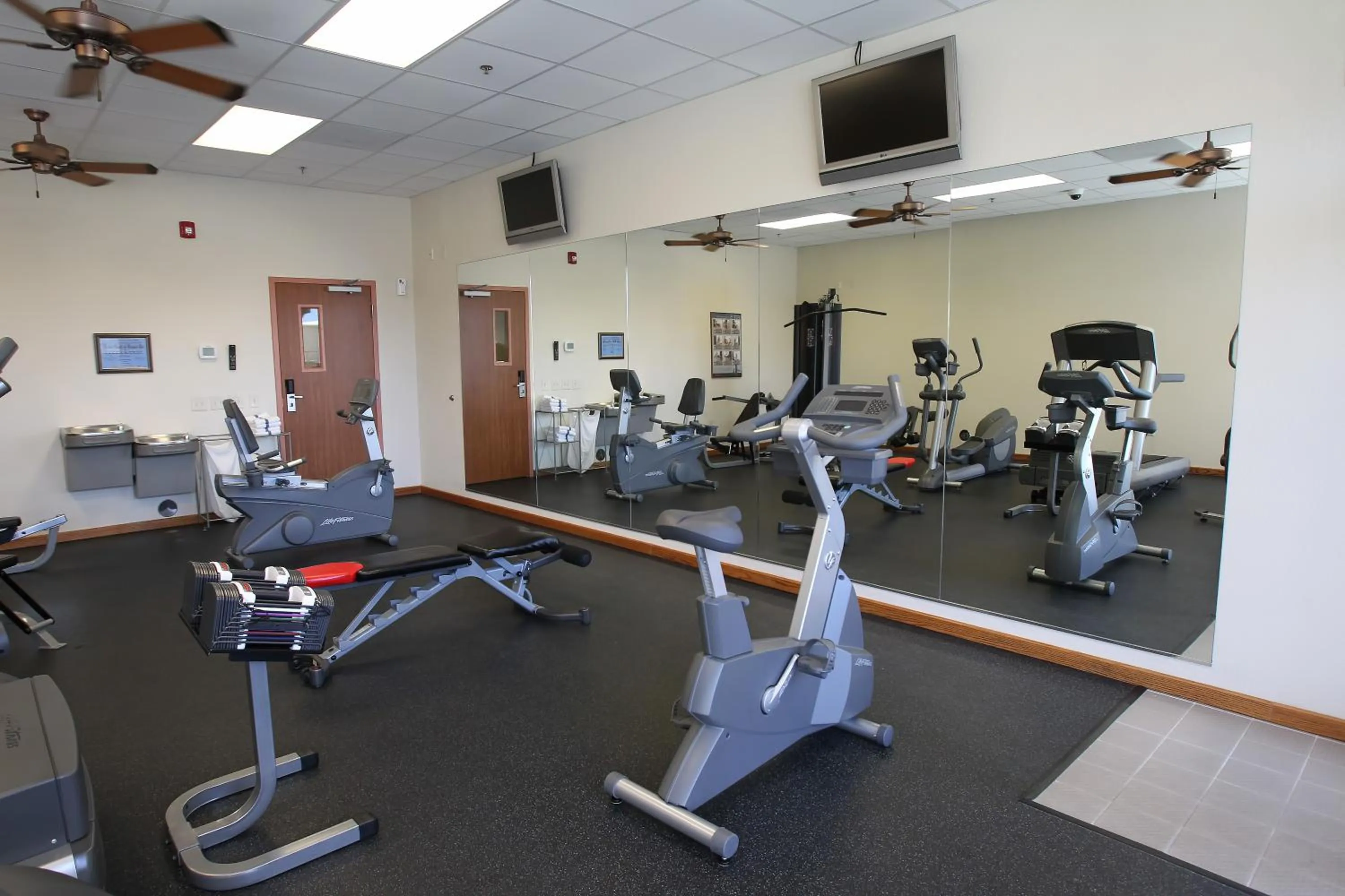 Fitness centre/facilities in Garden Place Suites