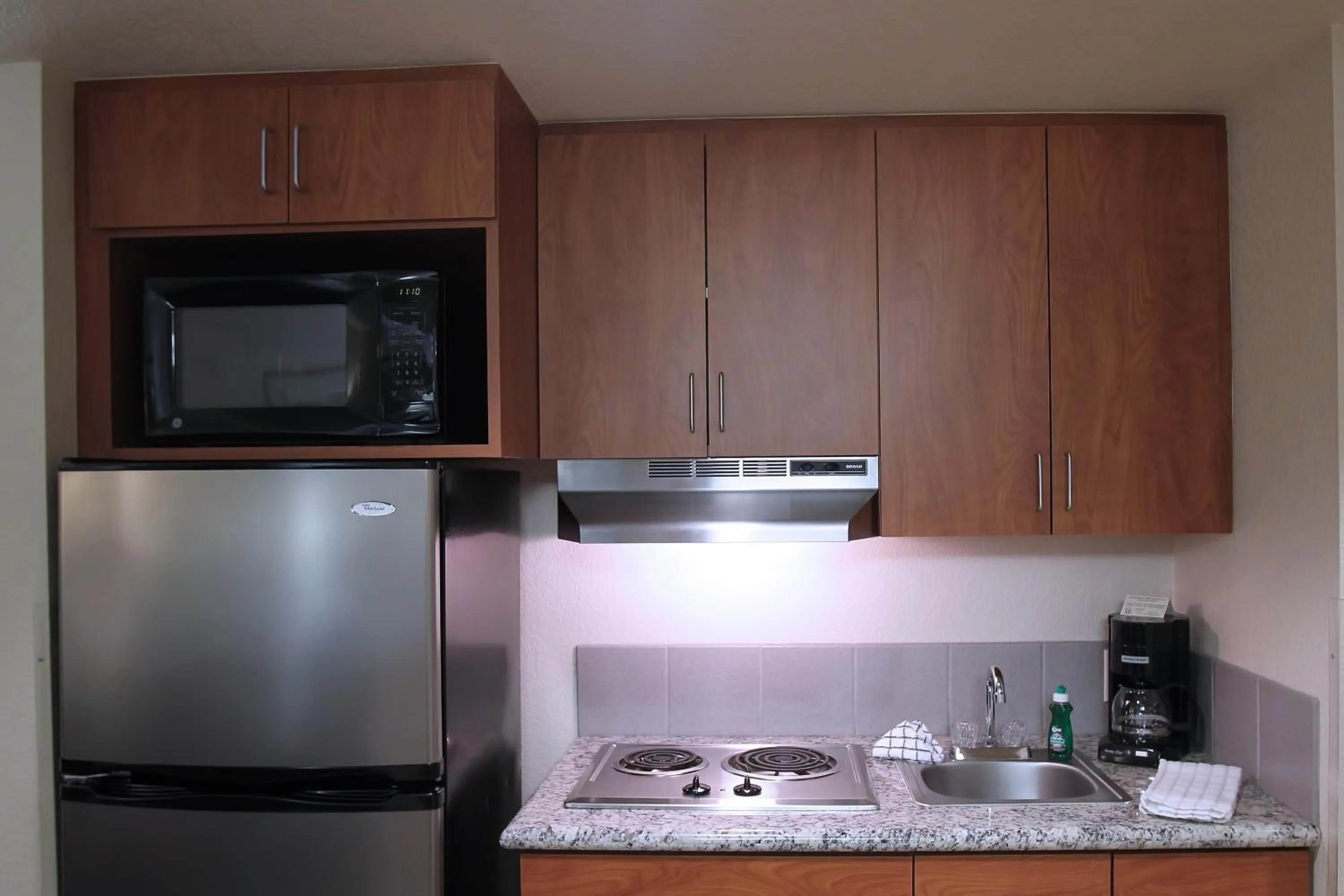 Kitchen or kitchenette in Garden Place Suites