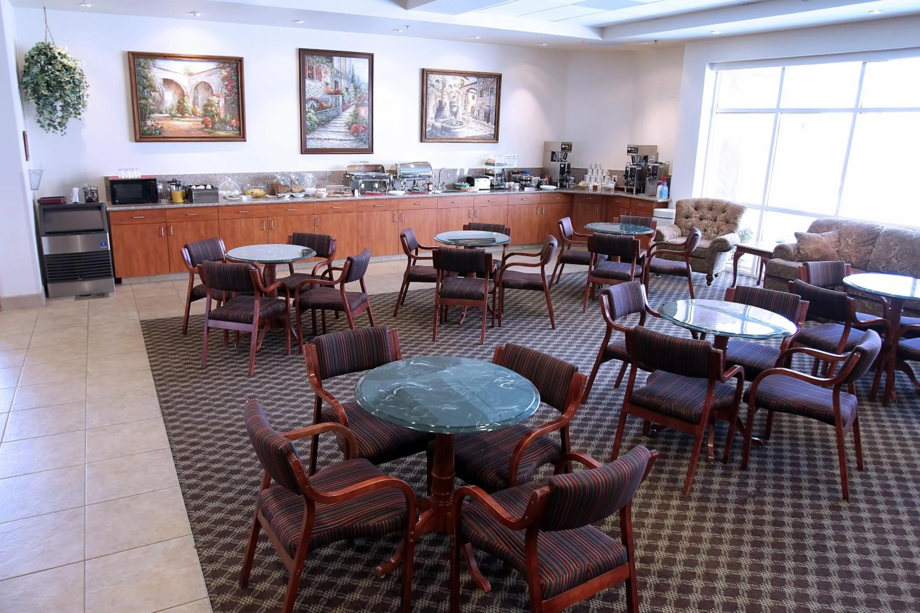 Communal lounge/ TV room in Garden Place Suites