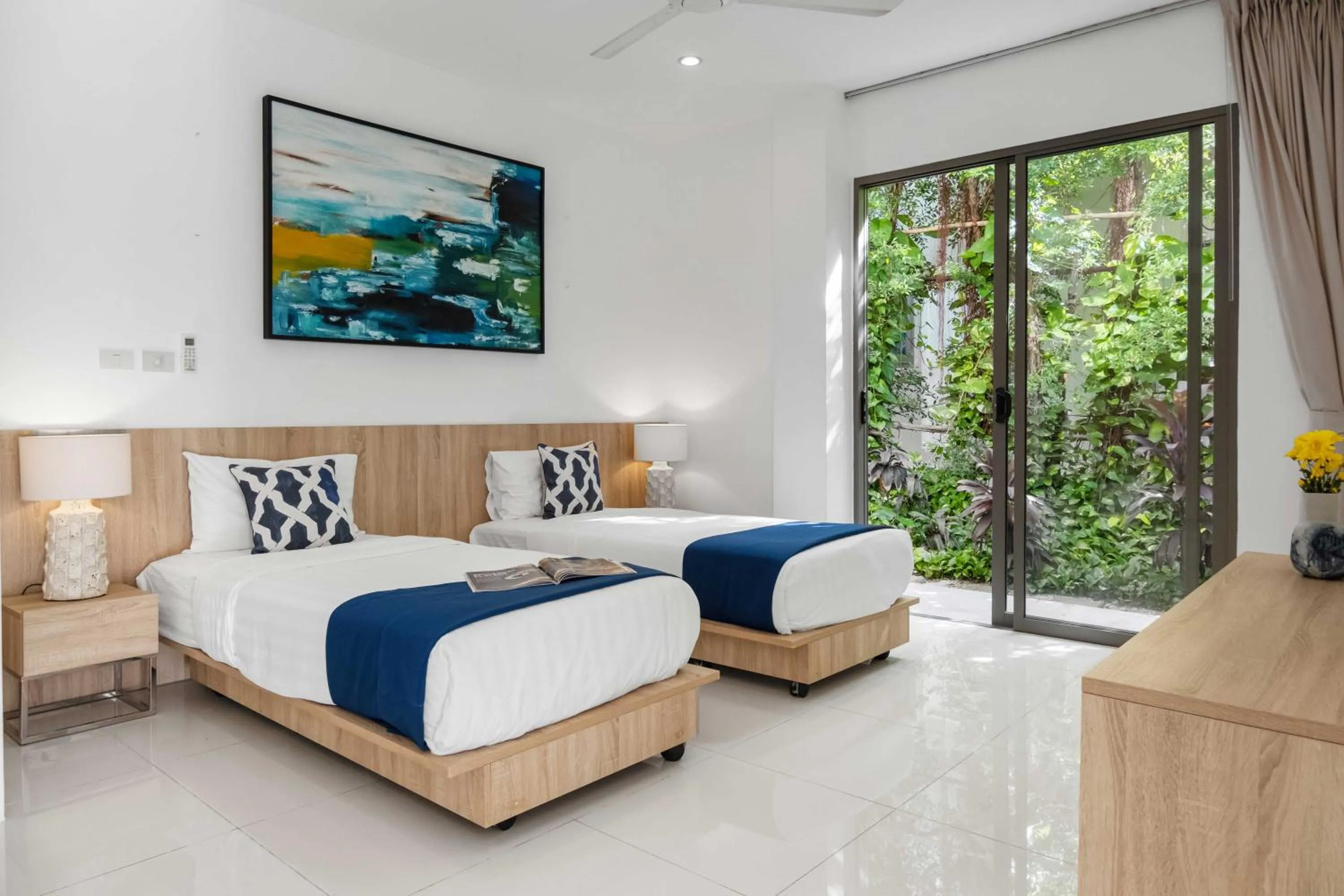Bed in Samui Bayside Luxury Villas