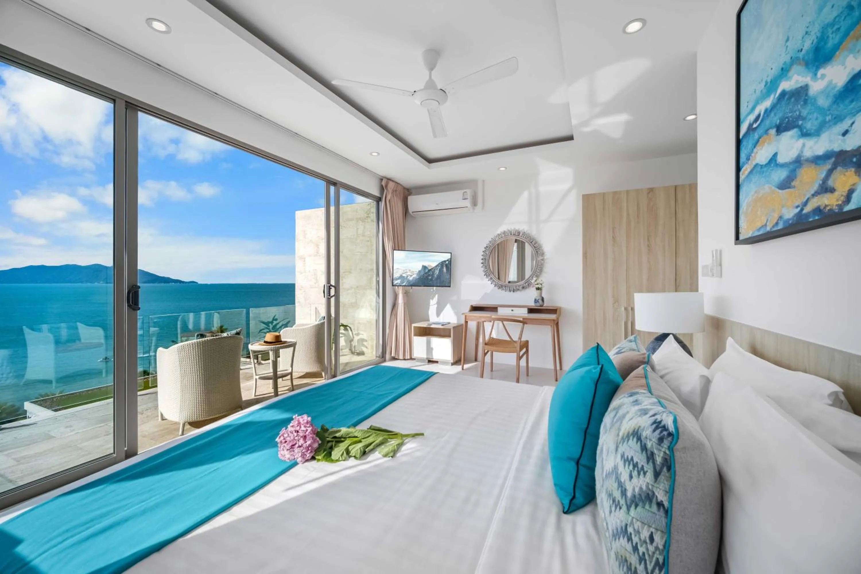 Bed in Samui Bayside Luxury Villas
