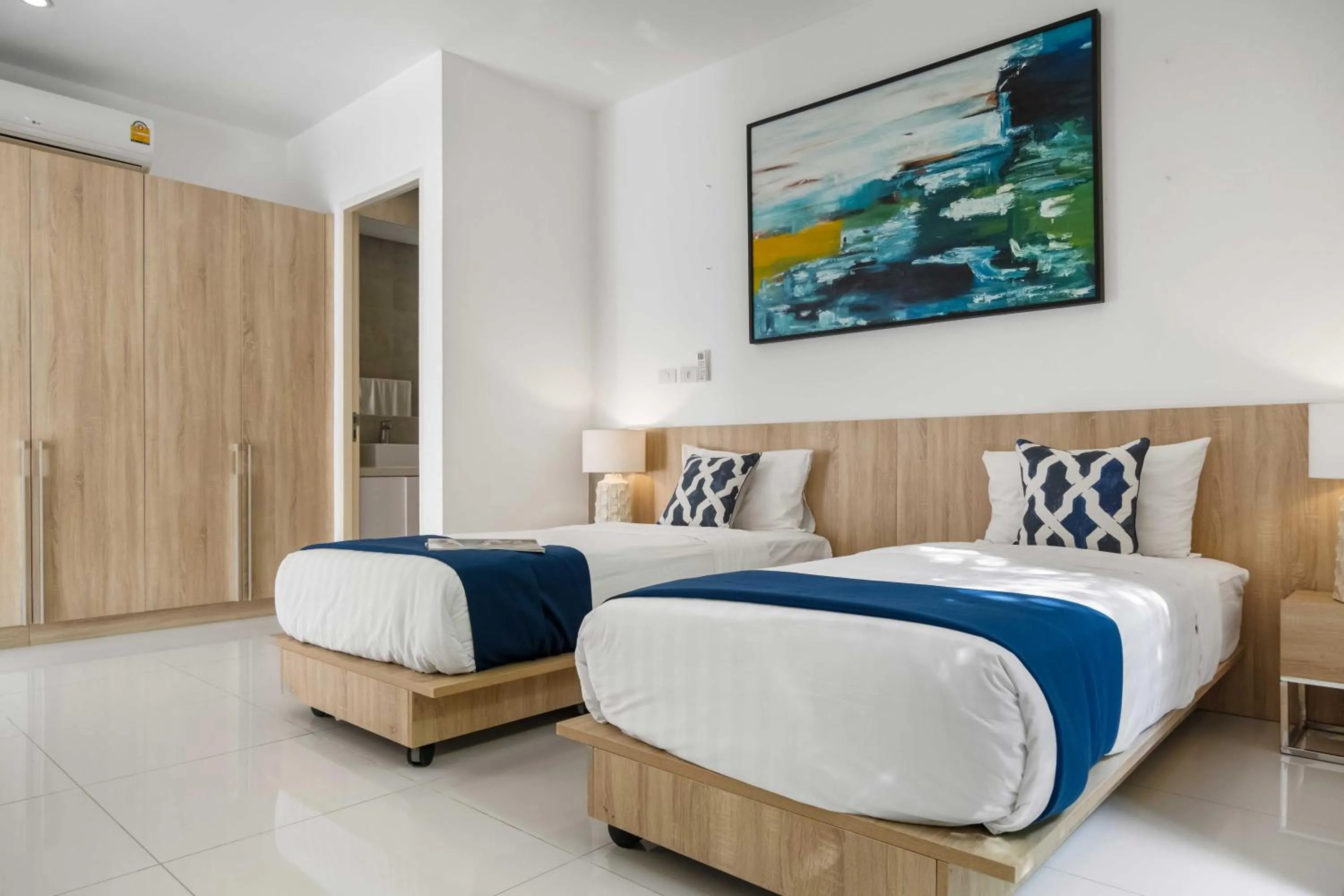 Bed in Samui Bayside Luxury Villas