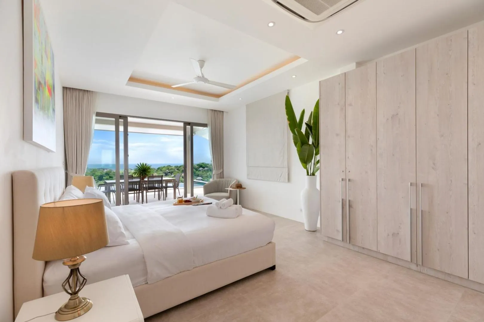 Bed in Samui Bayside Luxury Villas