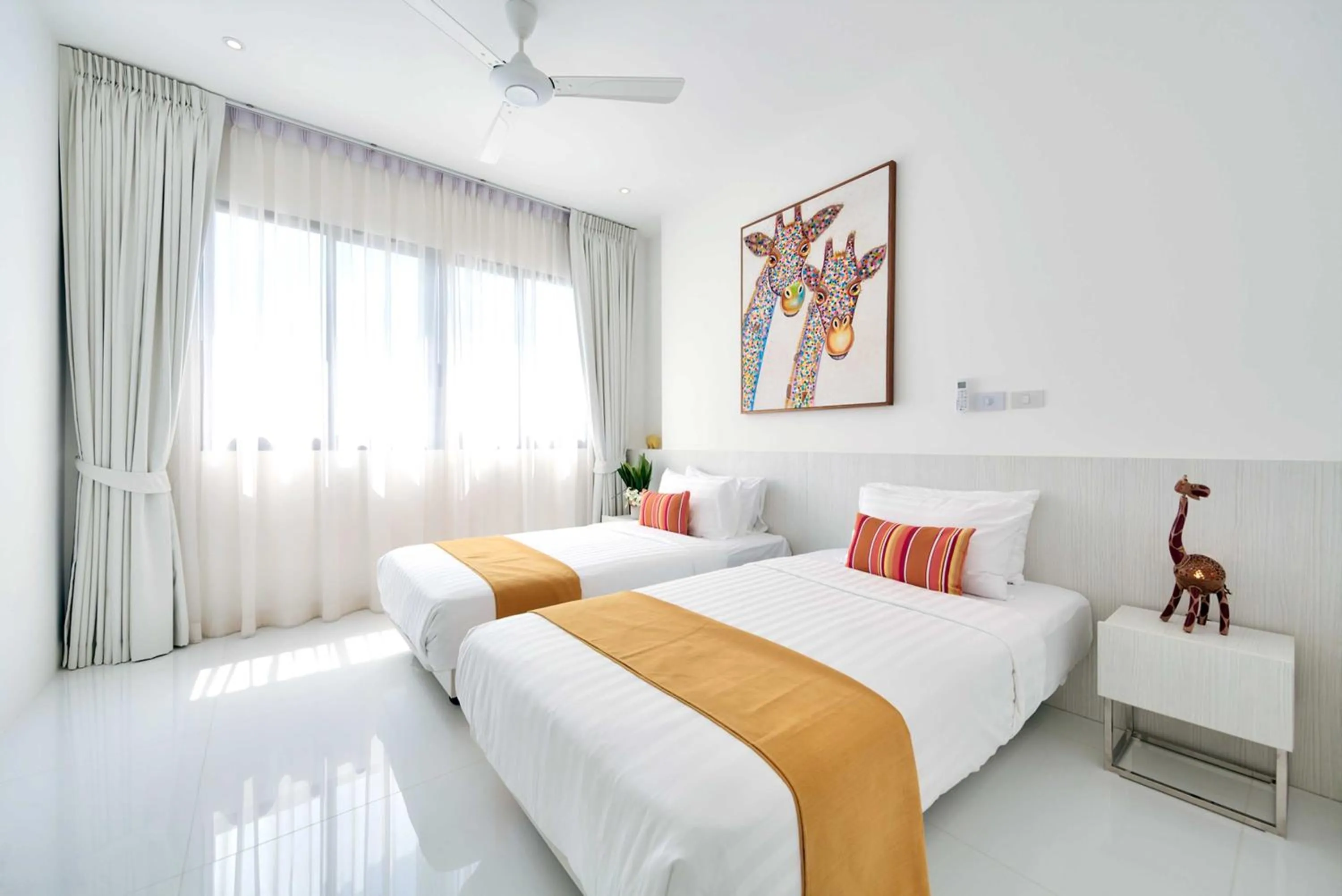 Bed in Samui Bayside Luxury Villas