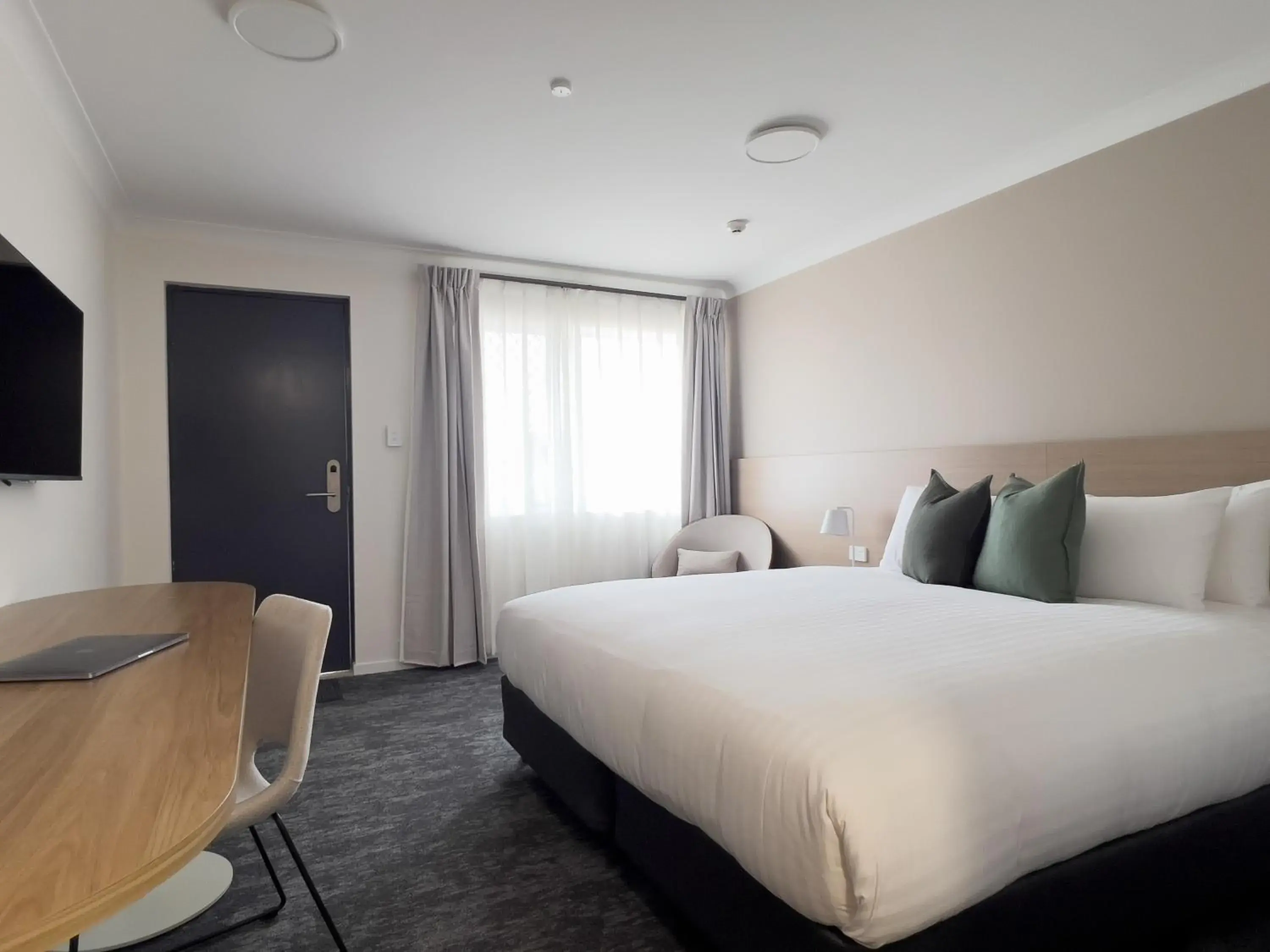 Executive Queen Room in The Phoenix Artesian Spa Resort and Accommodation Executive Queen Room in The Phoenix Artesian Spa Resort and Accommodation