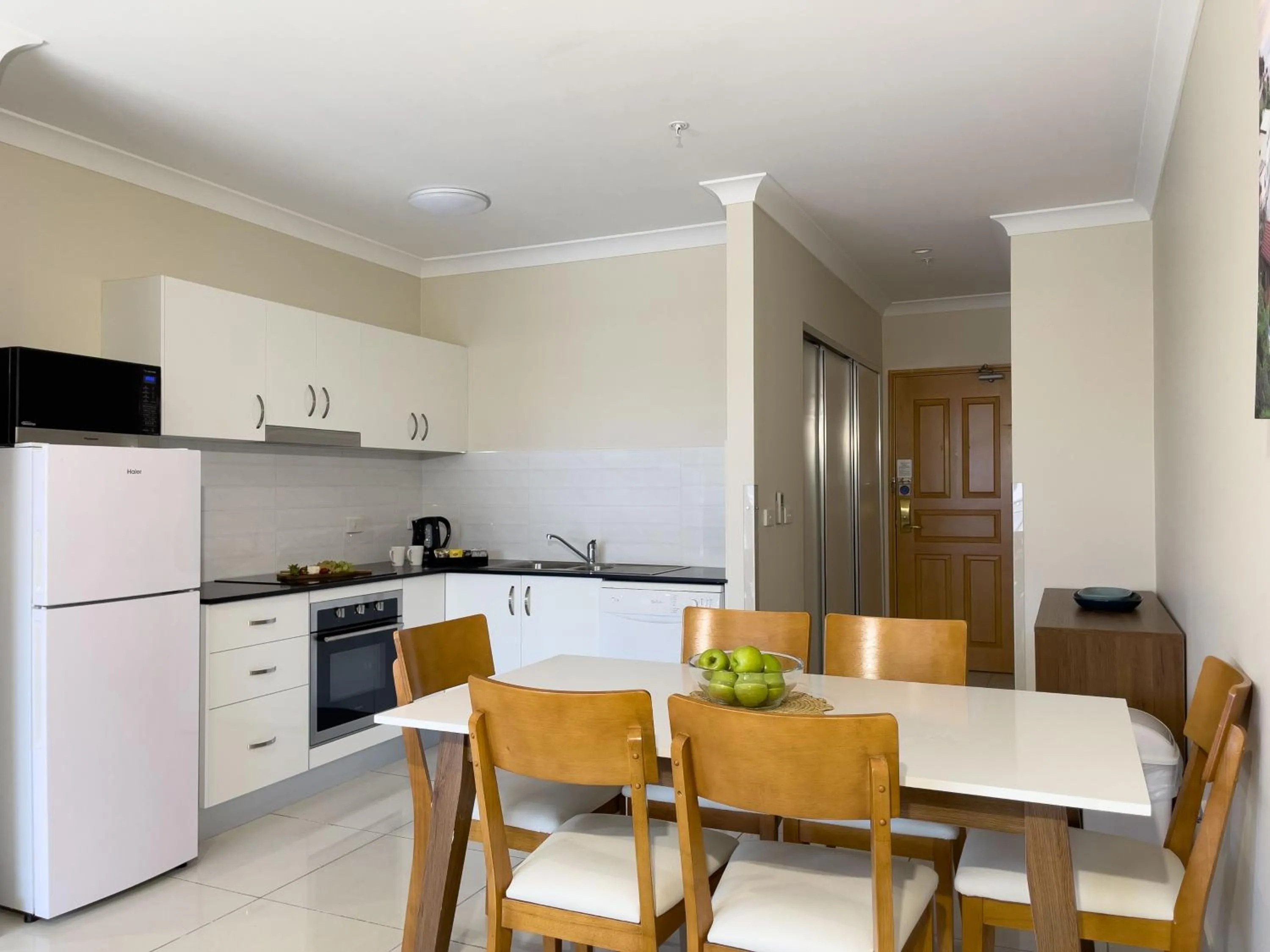 Dining area in The Phoenix Artesian Spa Resort and Accommodation