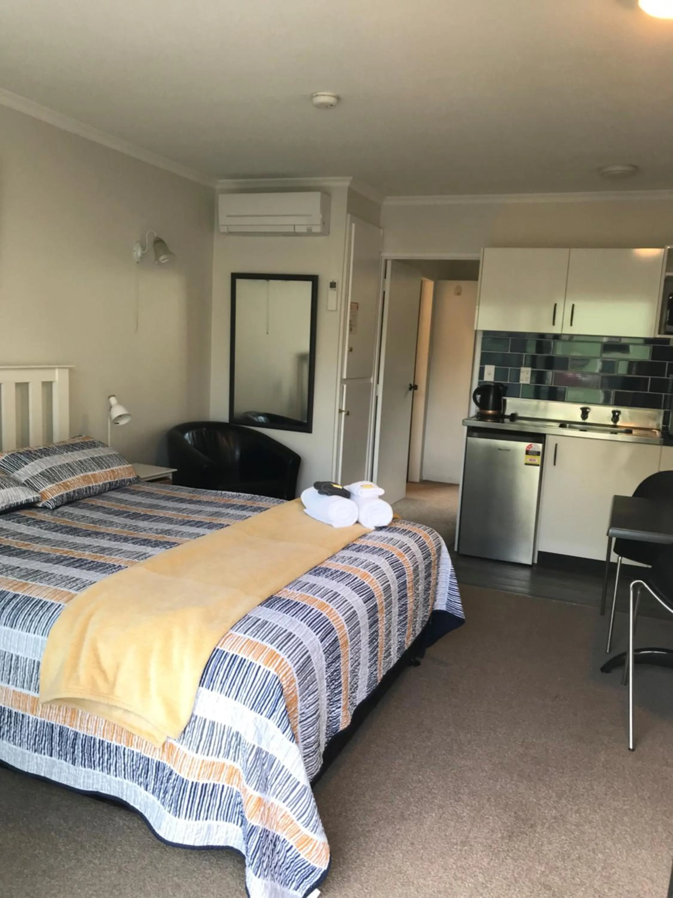 Bed in Sahara Motels