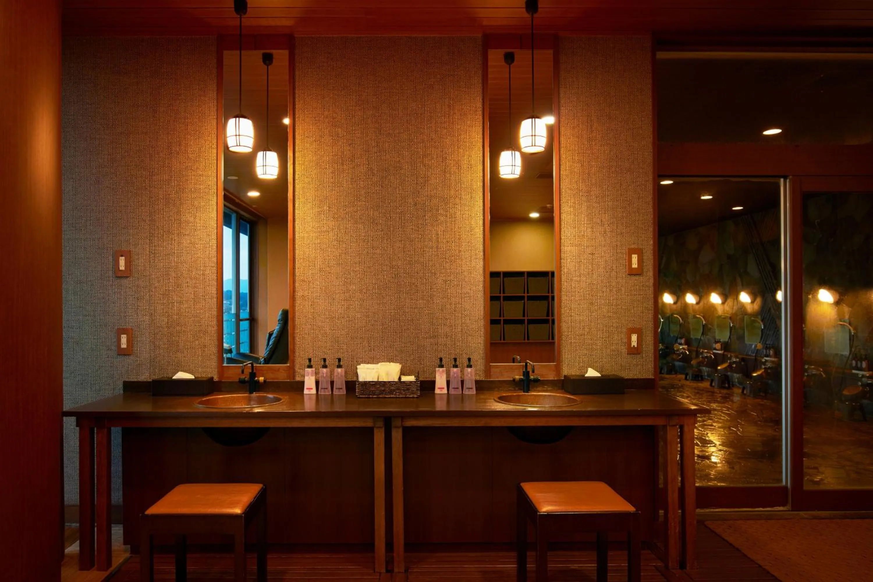 Hot Spring Bath in Koran no Yu Kinkouro