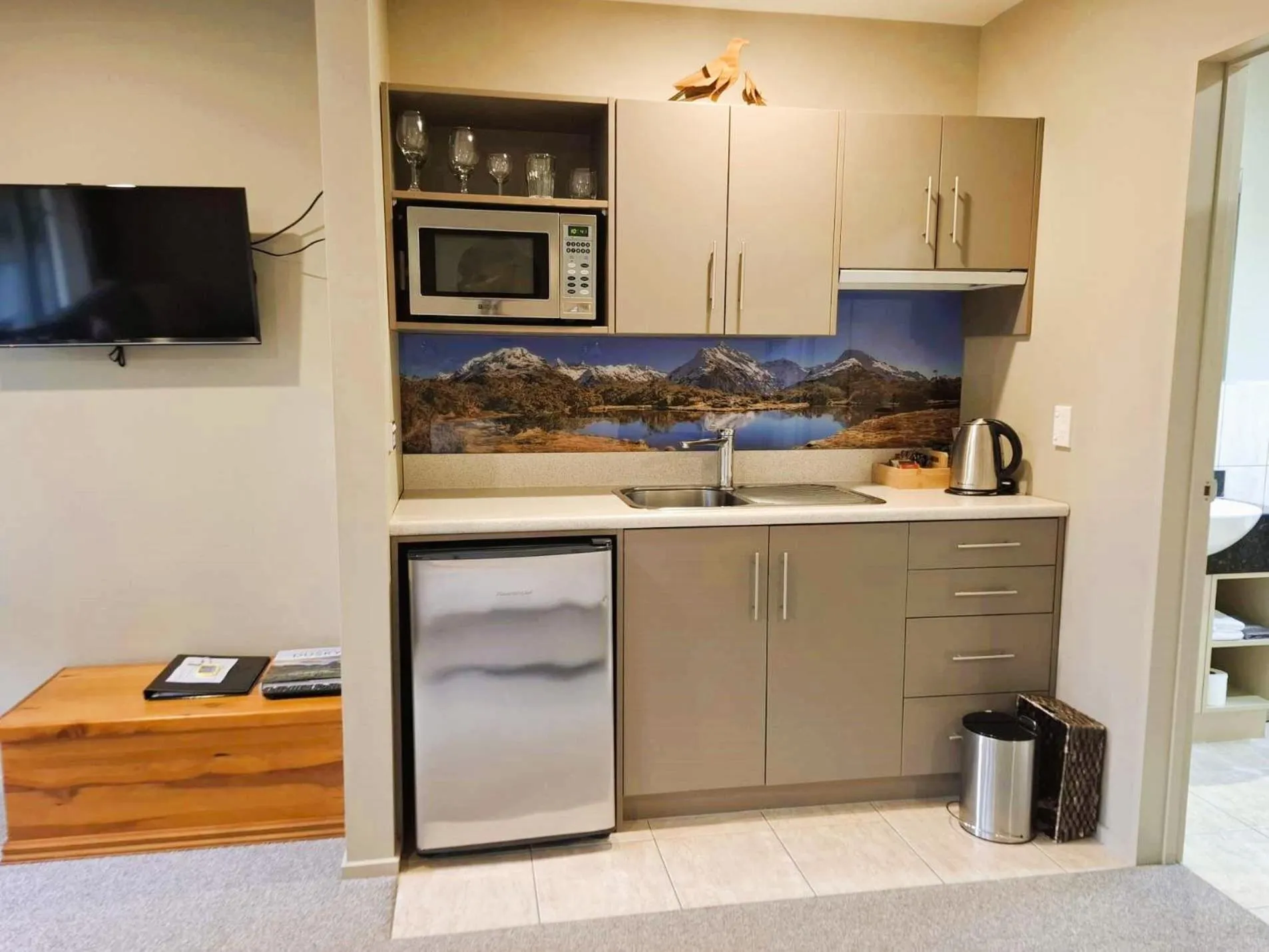 TV and multimedia in Blue Ridge Studios and Bed & Breakfast