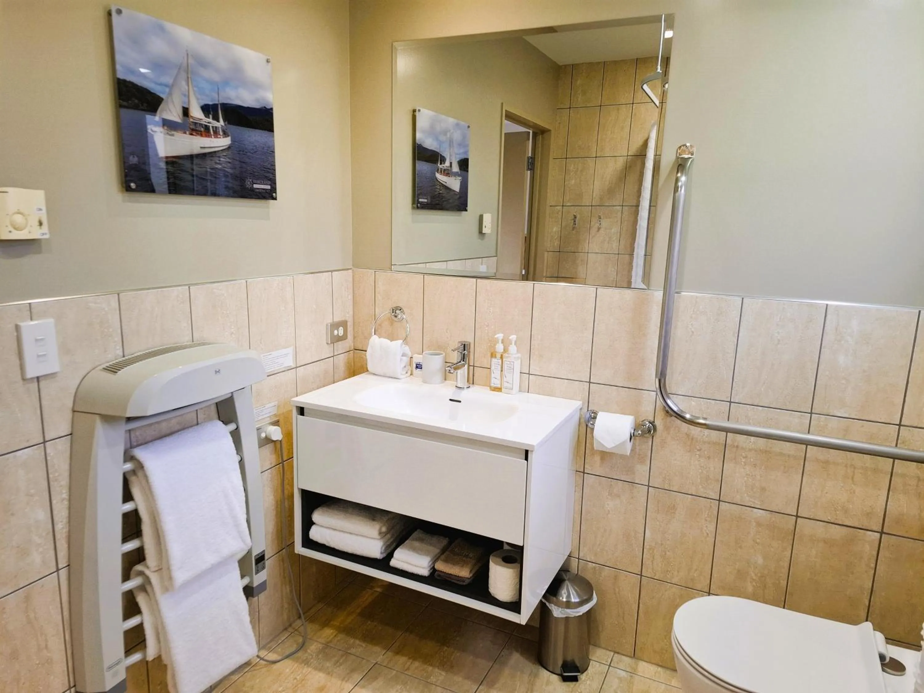 Bathroom in Blue Ridge Studios and Bed & Breakfast