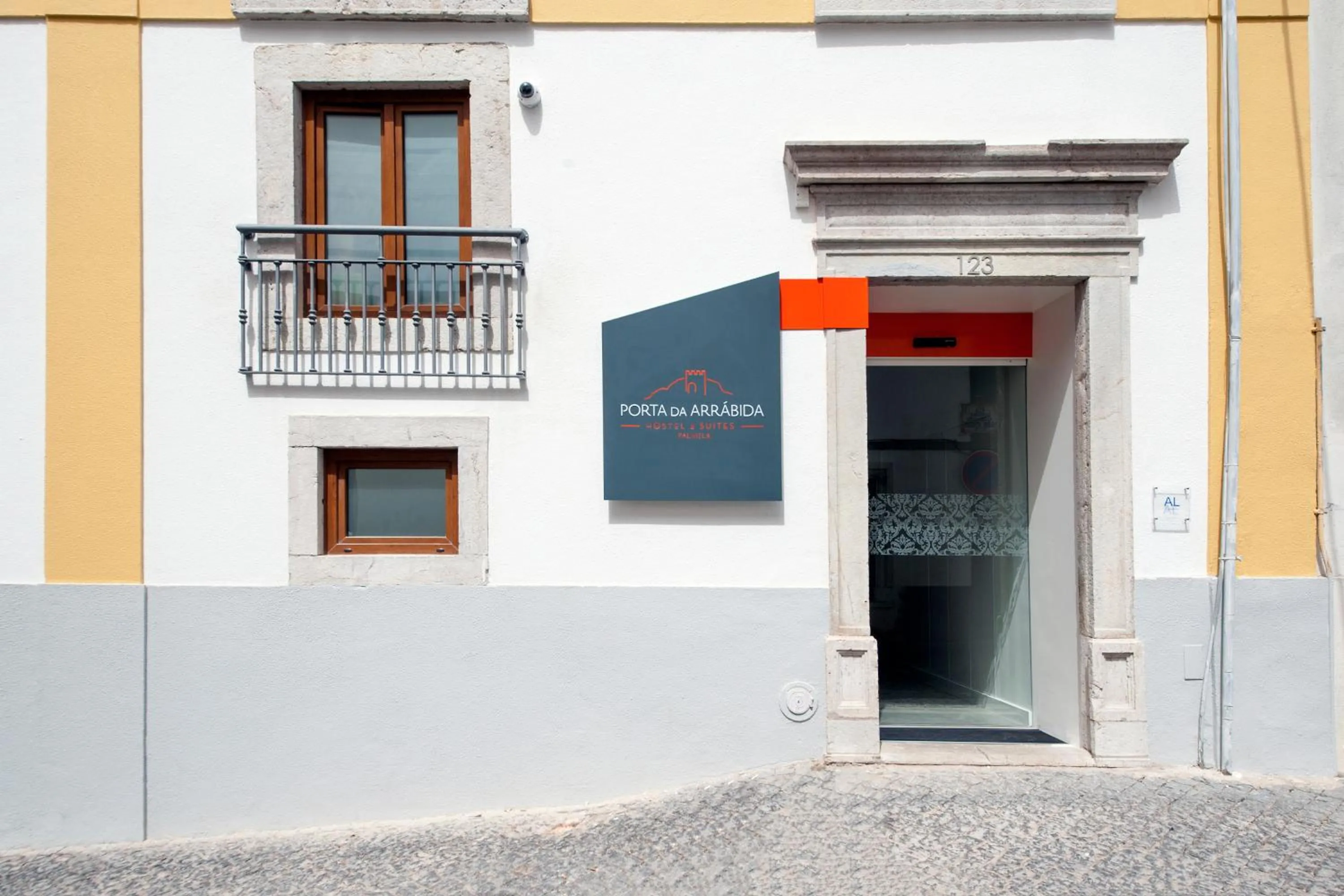 Property building in Porta da Arrábida Suites