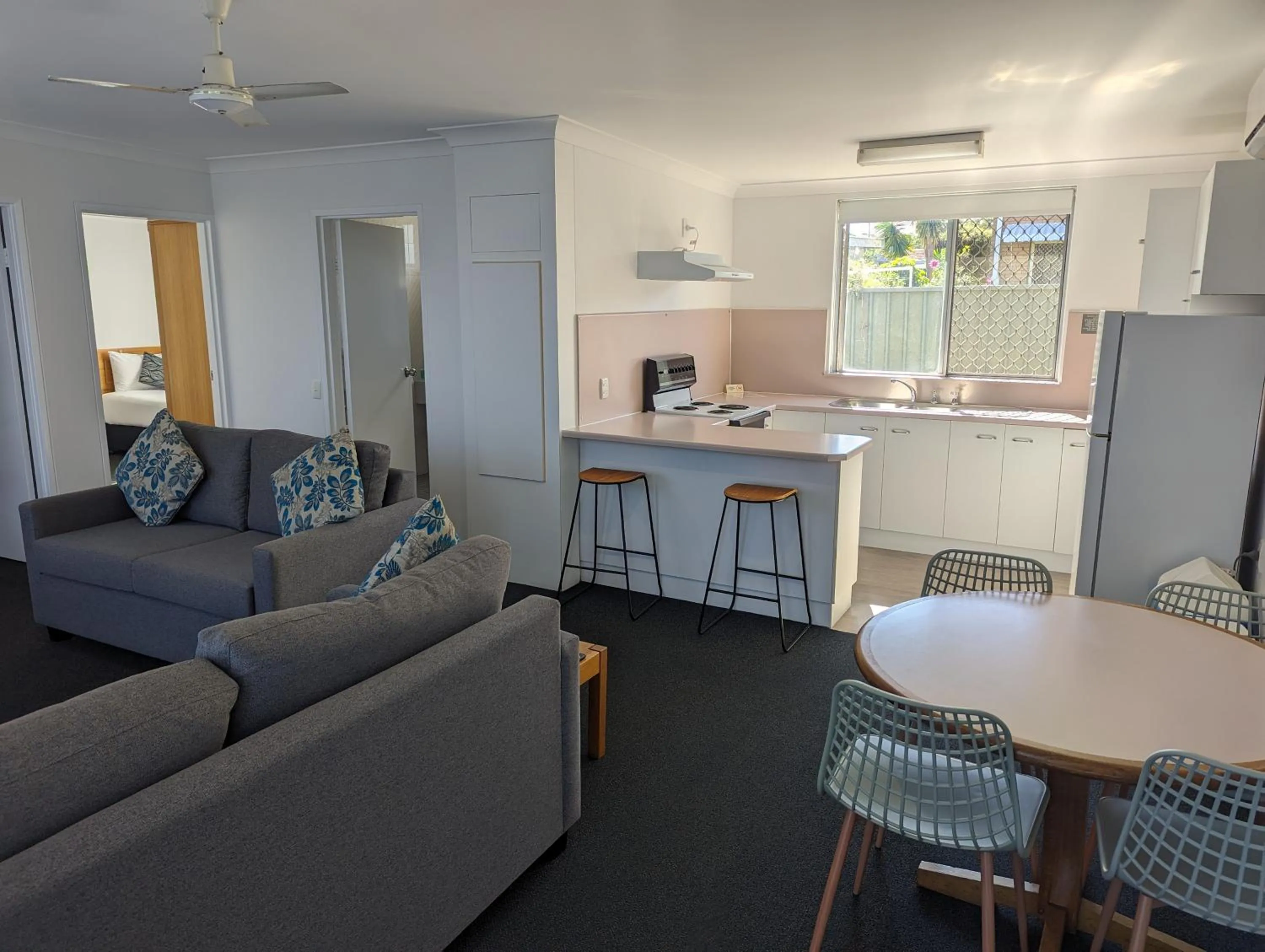 Dining area in Haven Waters Motel & Apartments