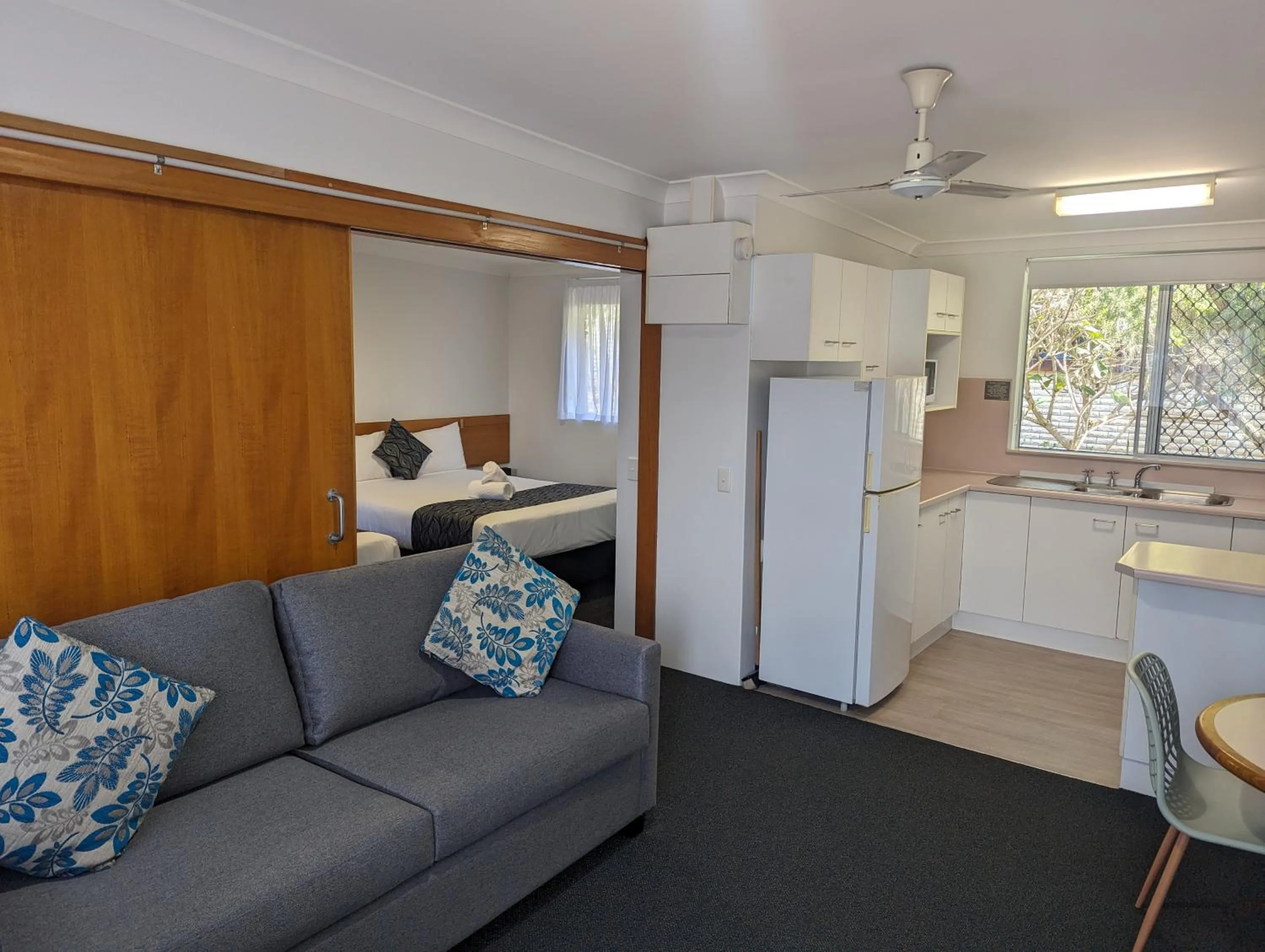 kitchen in Haven Waters Motel & Apartments