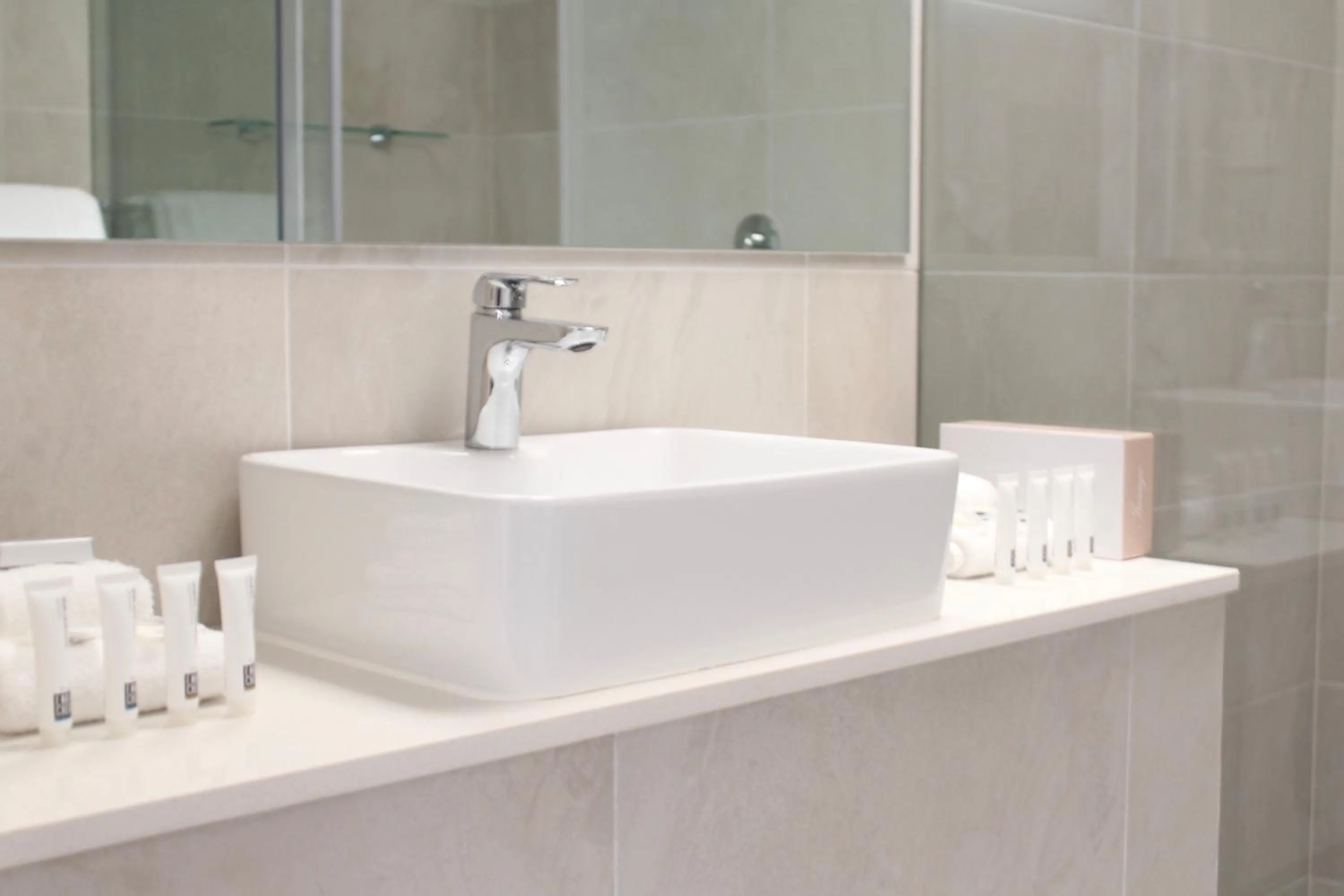 Bathroom in Littomore Suites Bathurst