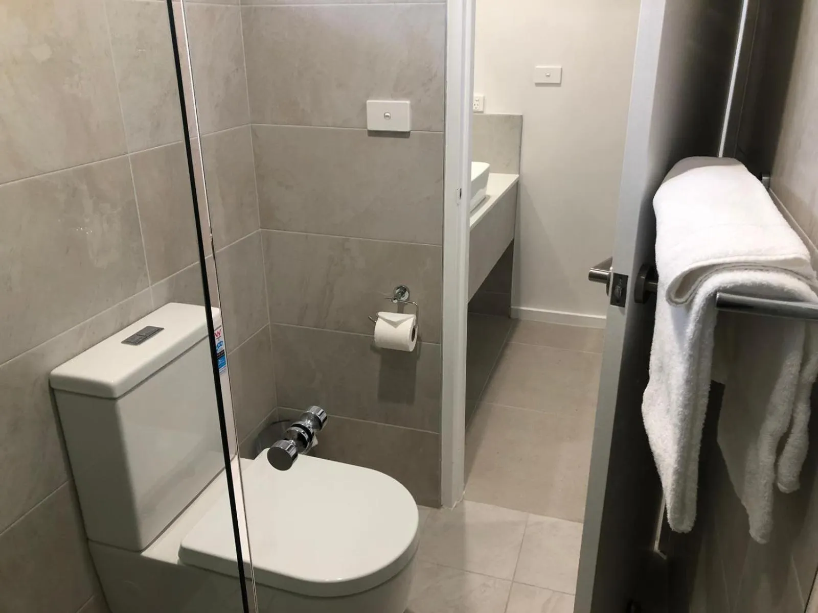 Bathroom in Littomore Suites Bathurst