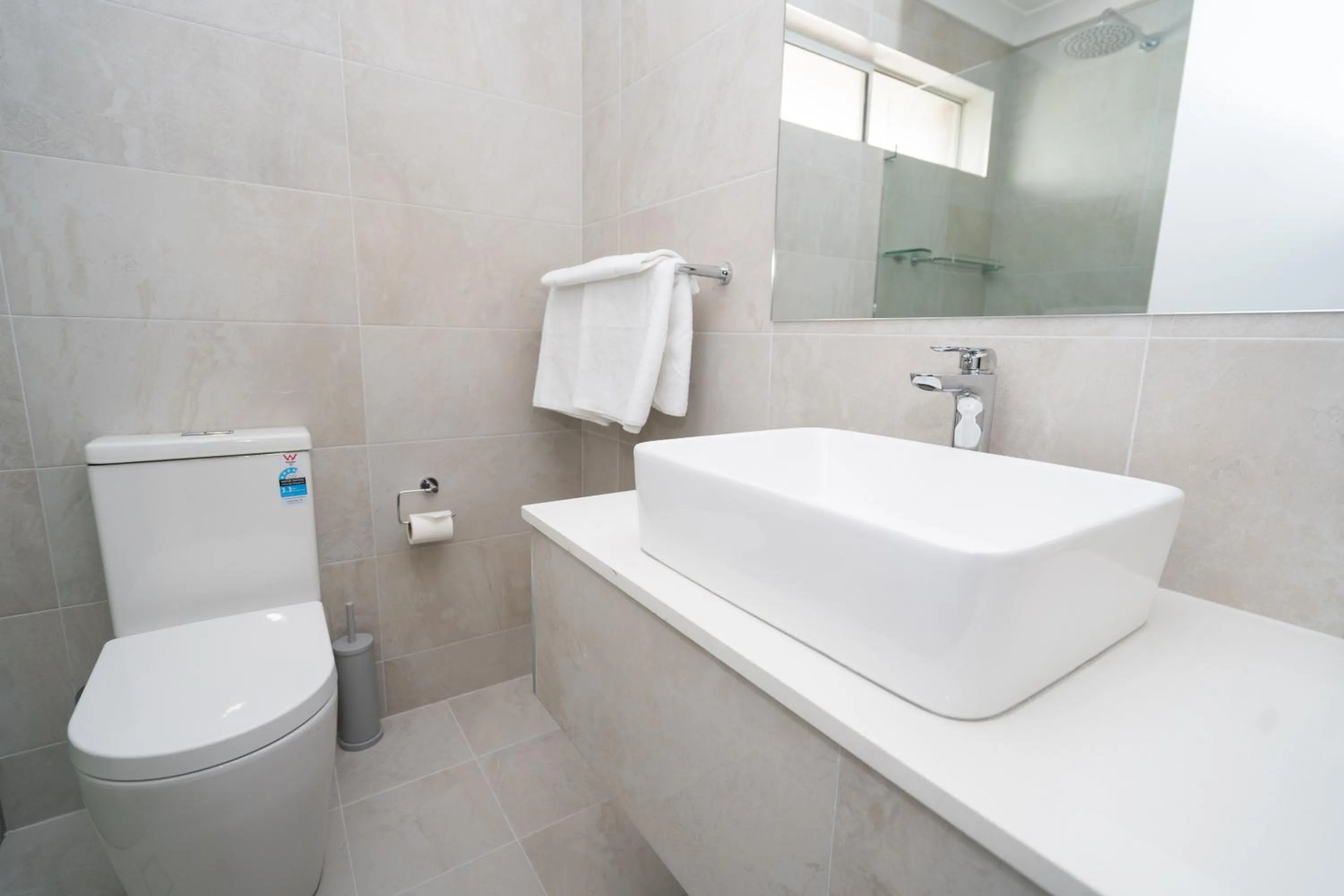 Bathroom in Littomore Suites Bathurst