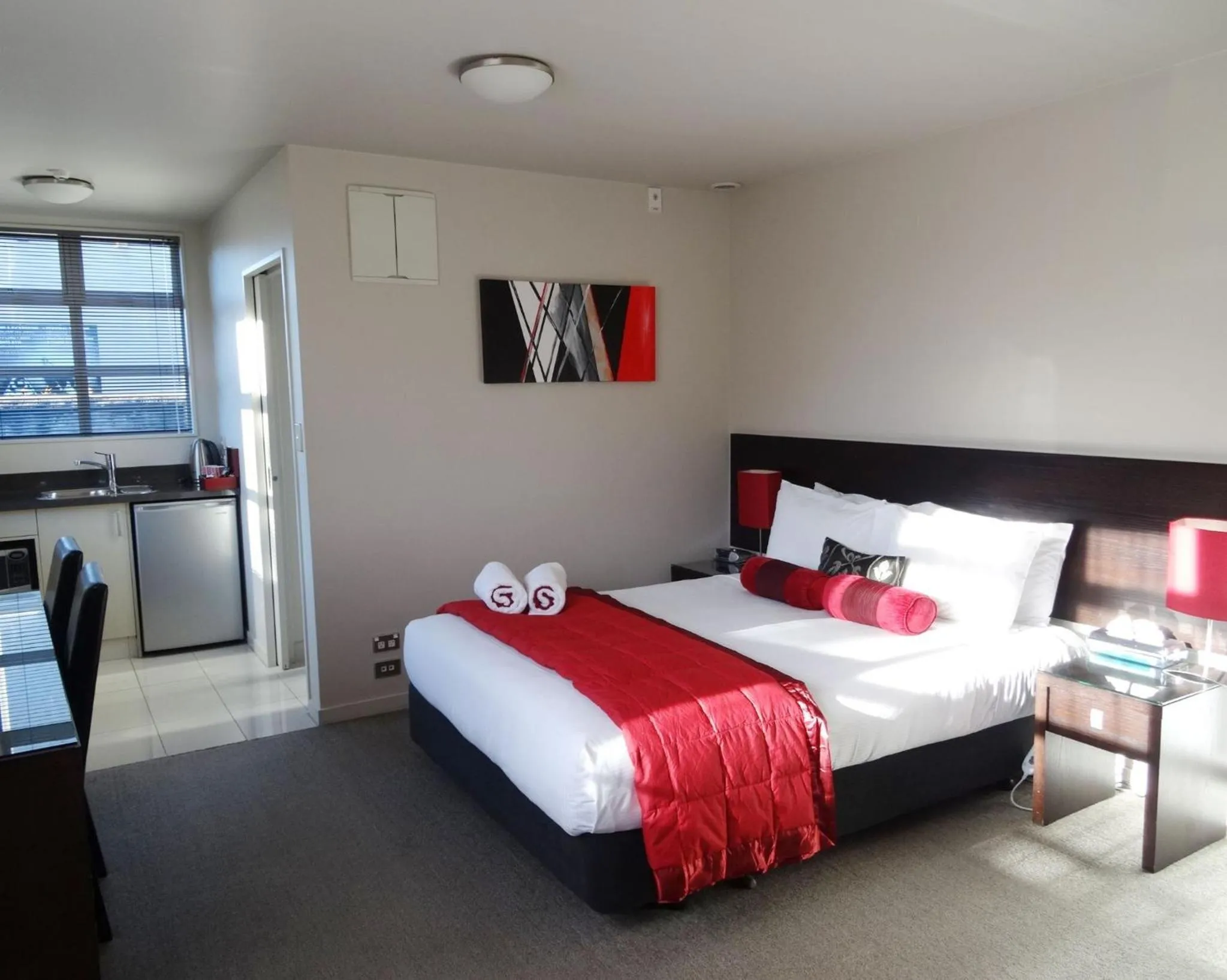 Bed in Dunedin Palms Motel