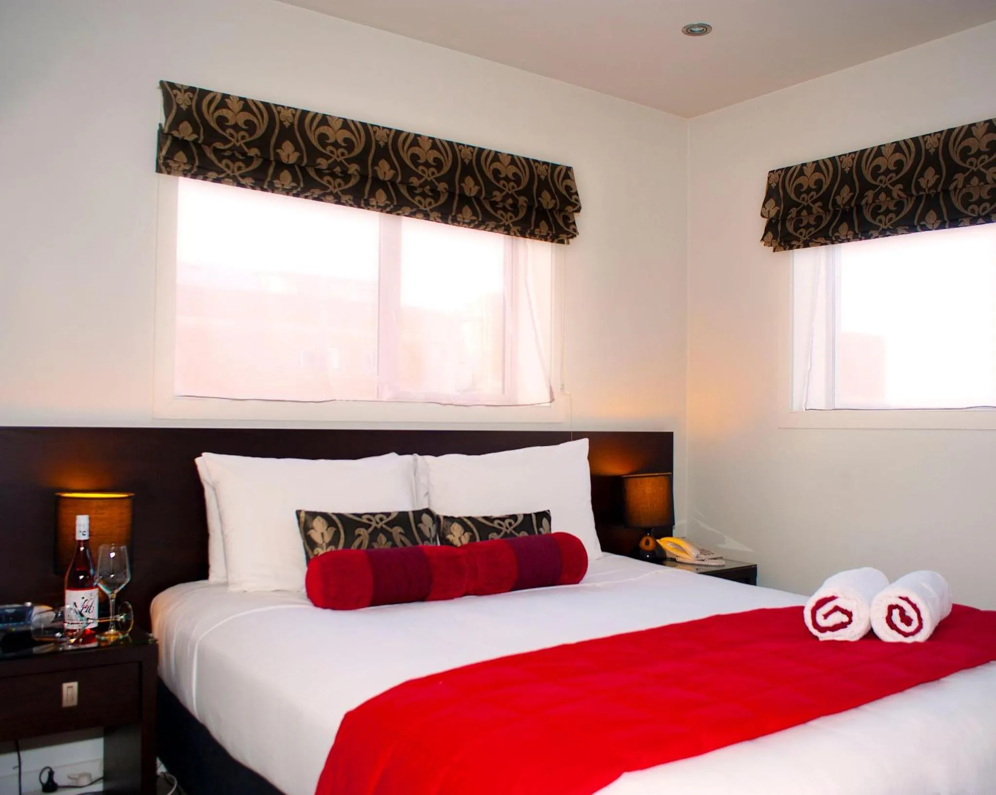 Bed in Dunedin Palms Motel