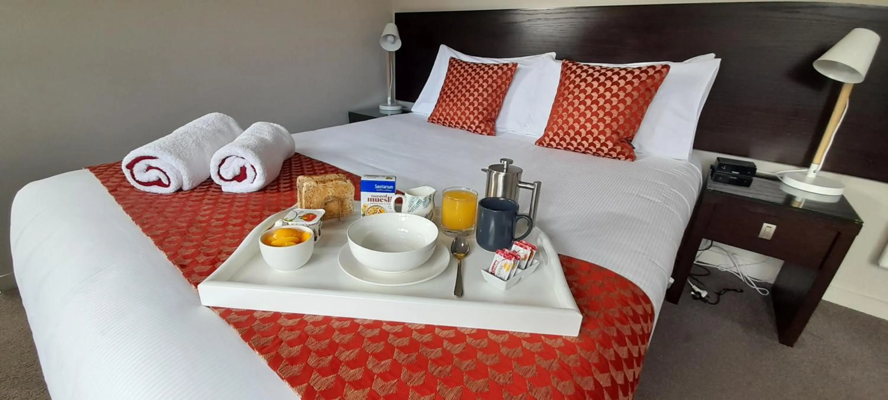 Breakfast, Bed in Dunedin Palms Motel