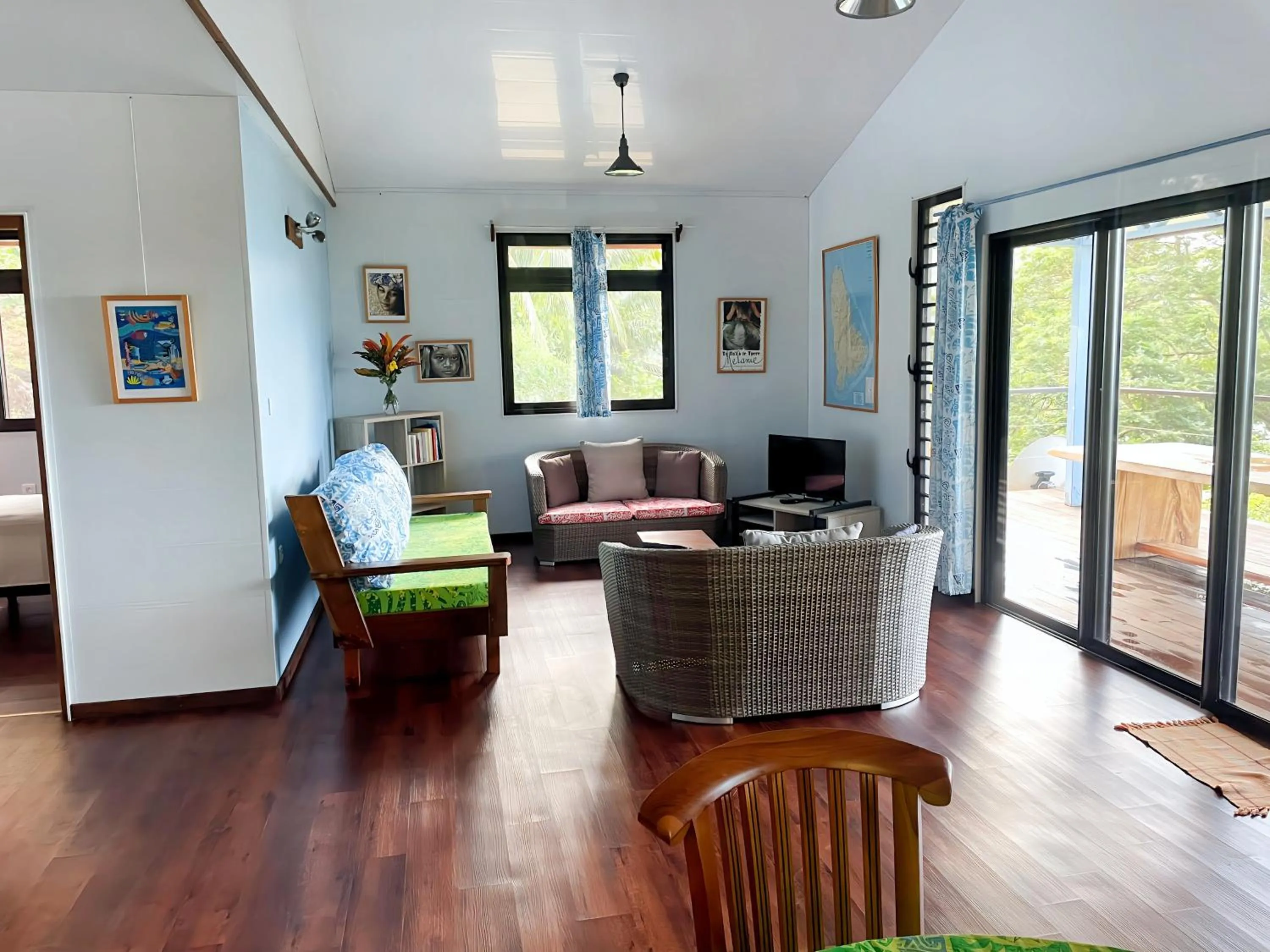 Living room in Fare Oviri Lodge