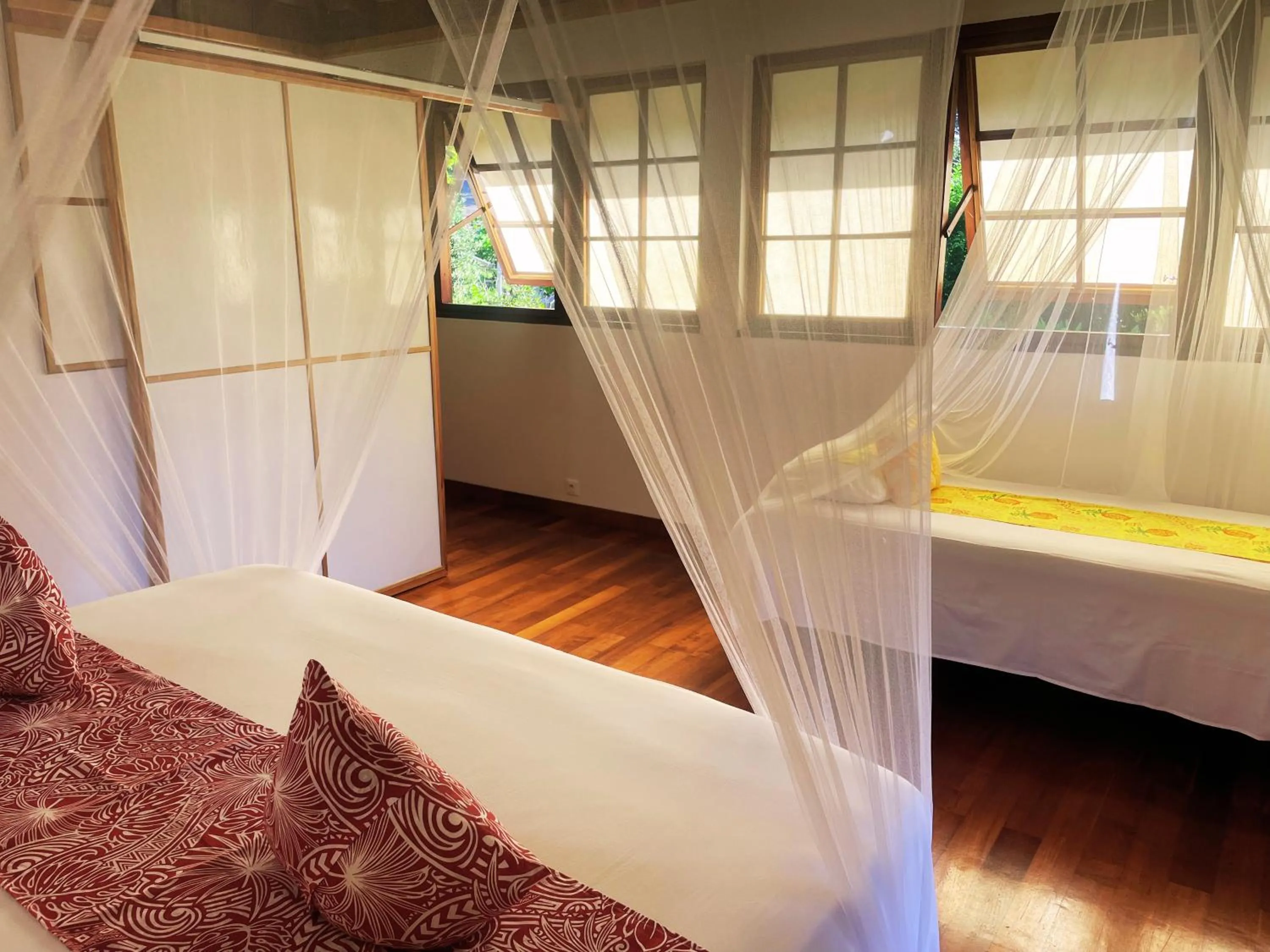 Photo of the whole room in Fare Oviri Lodge