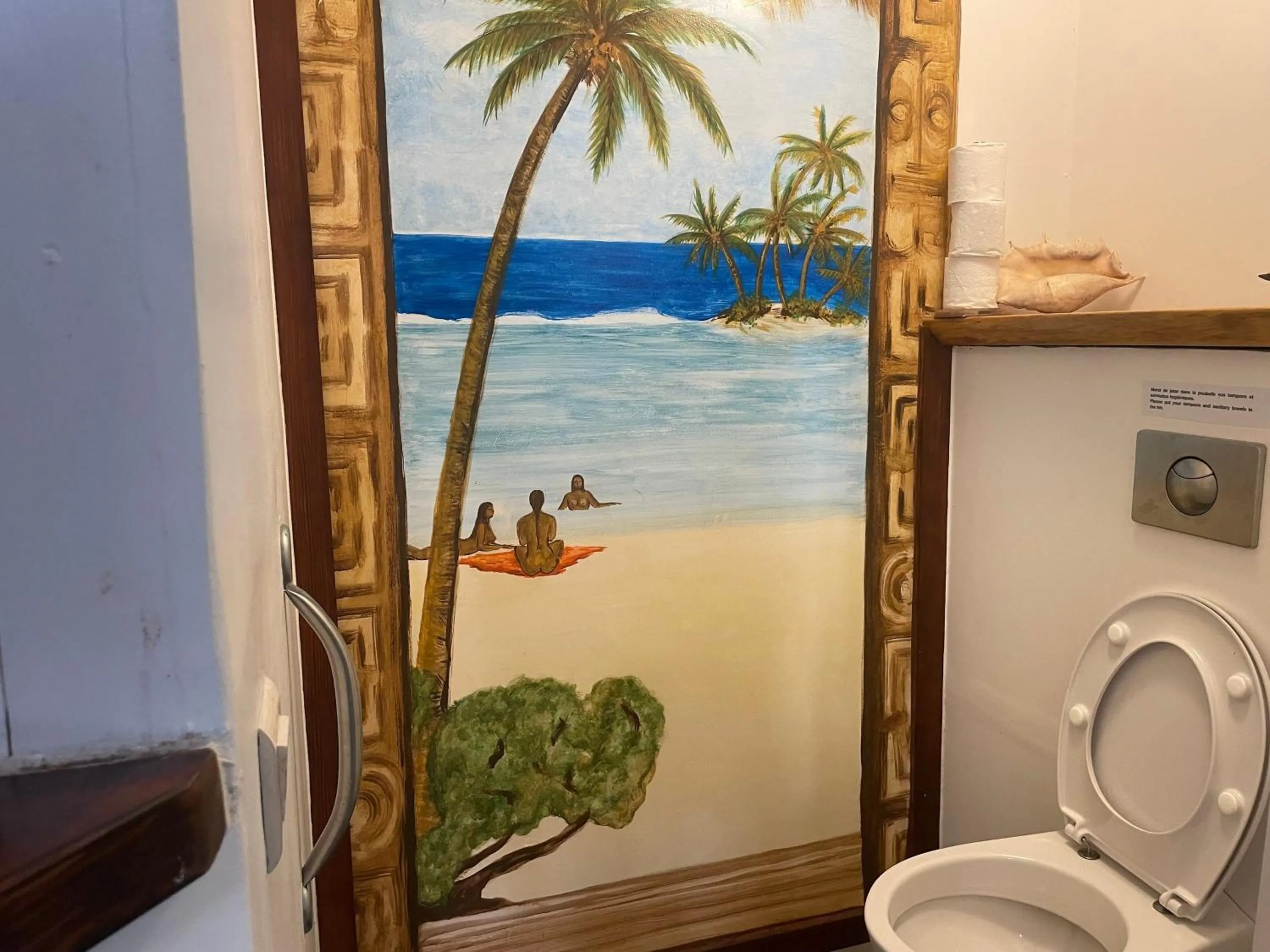 Toilet in Fare Oviri Lodge