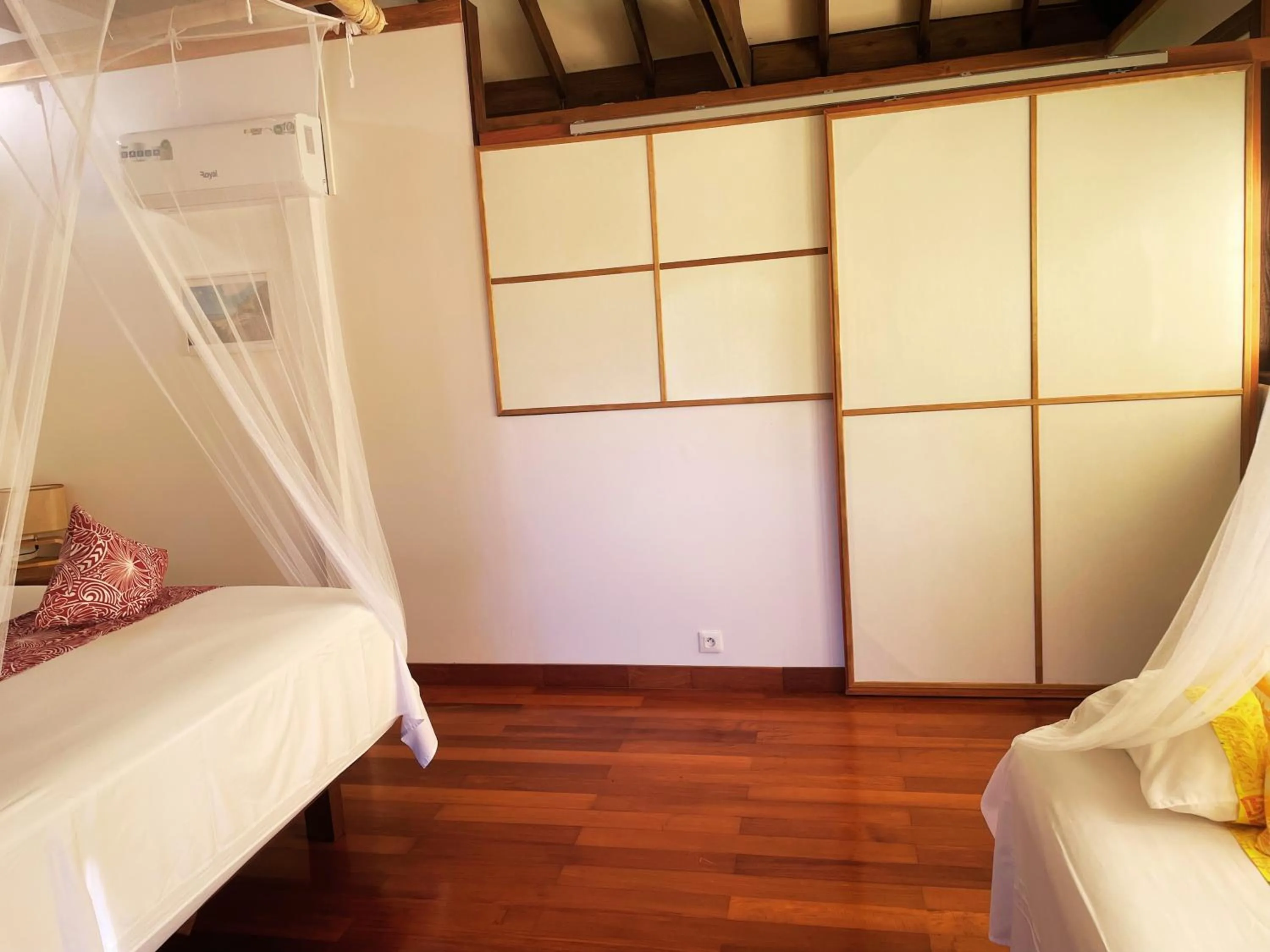 Bedroom, Bed in Fare Oviri Lodge