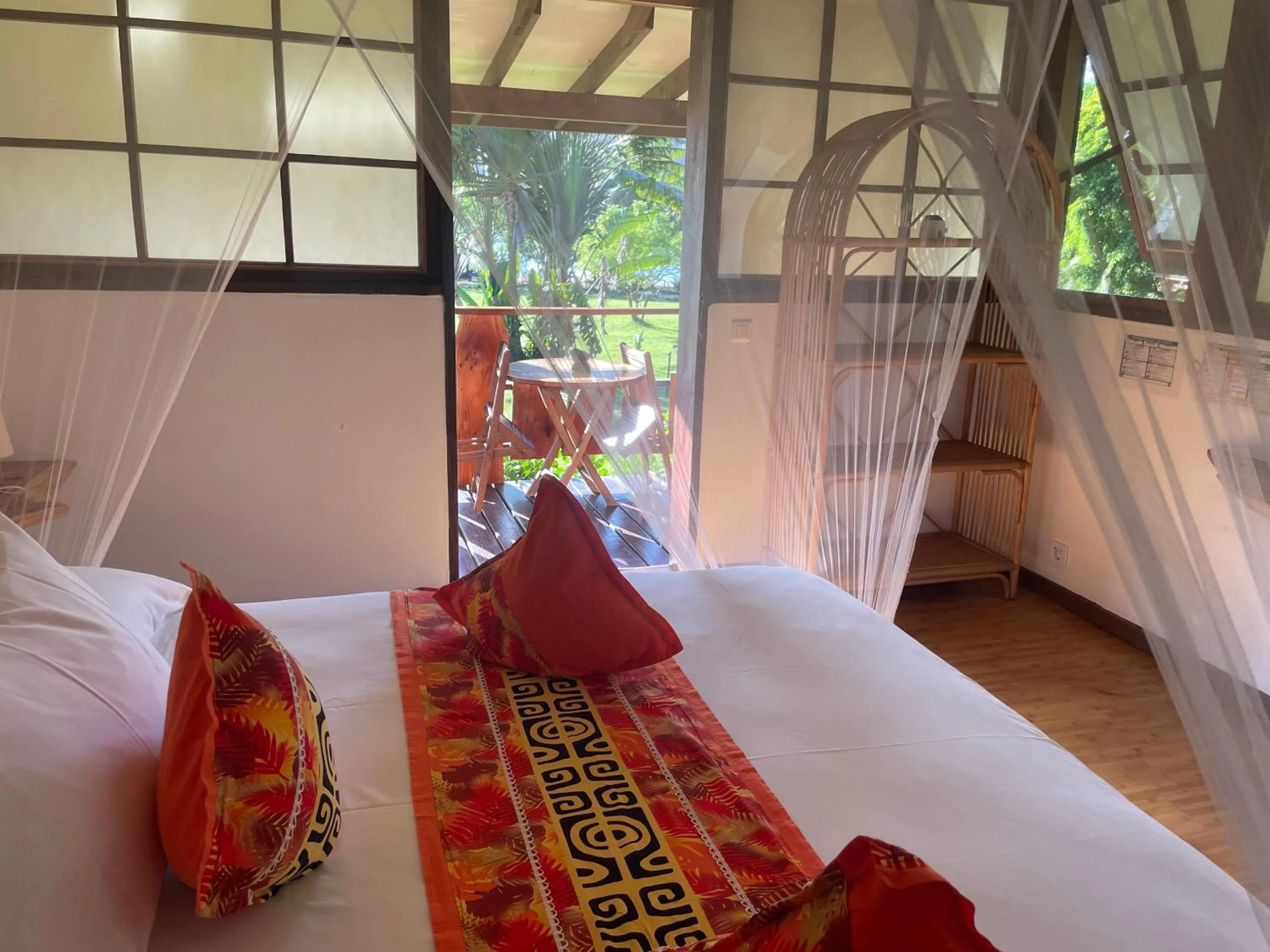 Bedroom, Bed in Fare Oviri Lodge