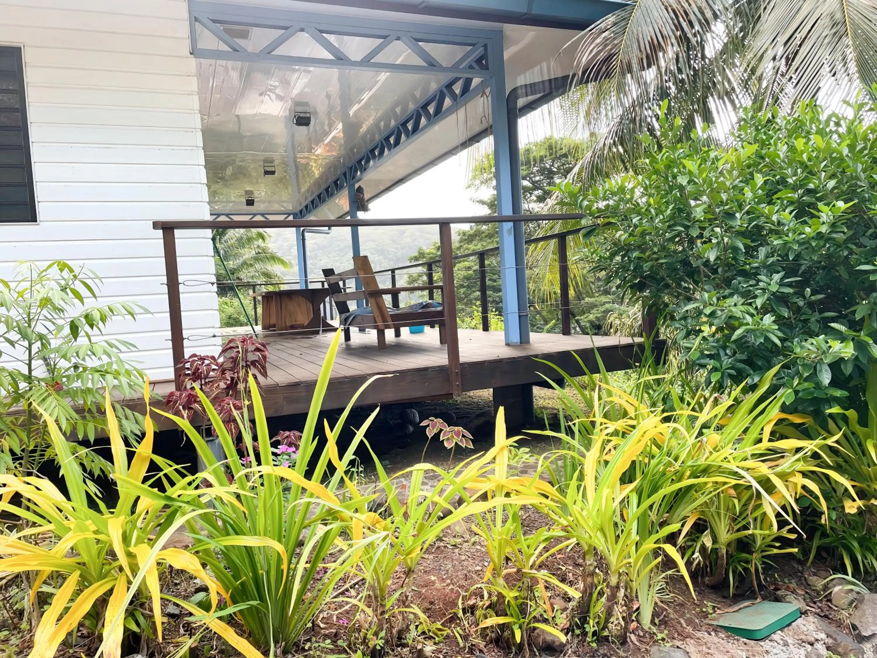 Patio in Fare Oviri Lodge