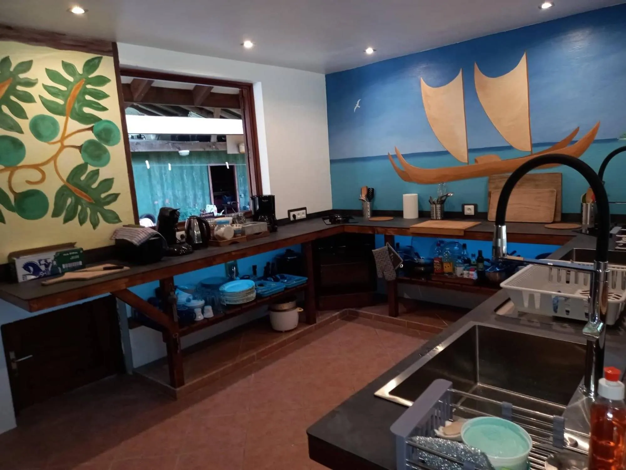 Kitchen or kitchenette in Fare Oviri Lodge