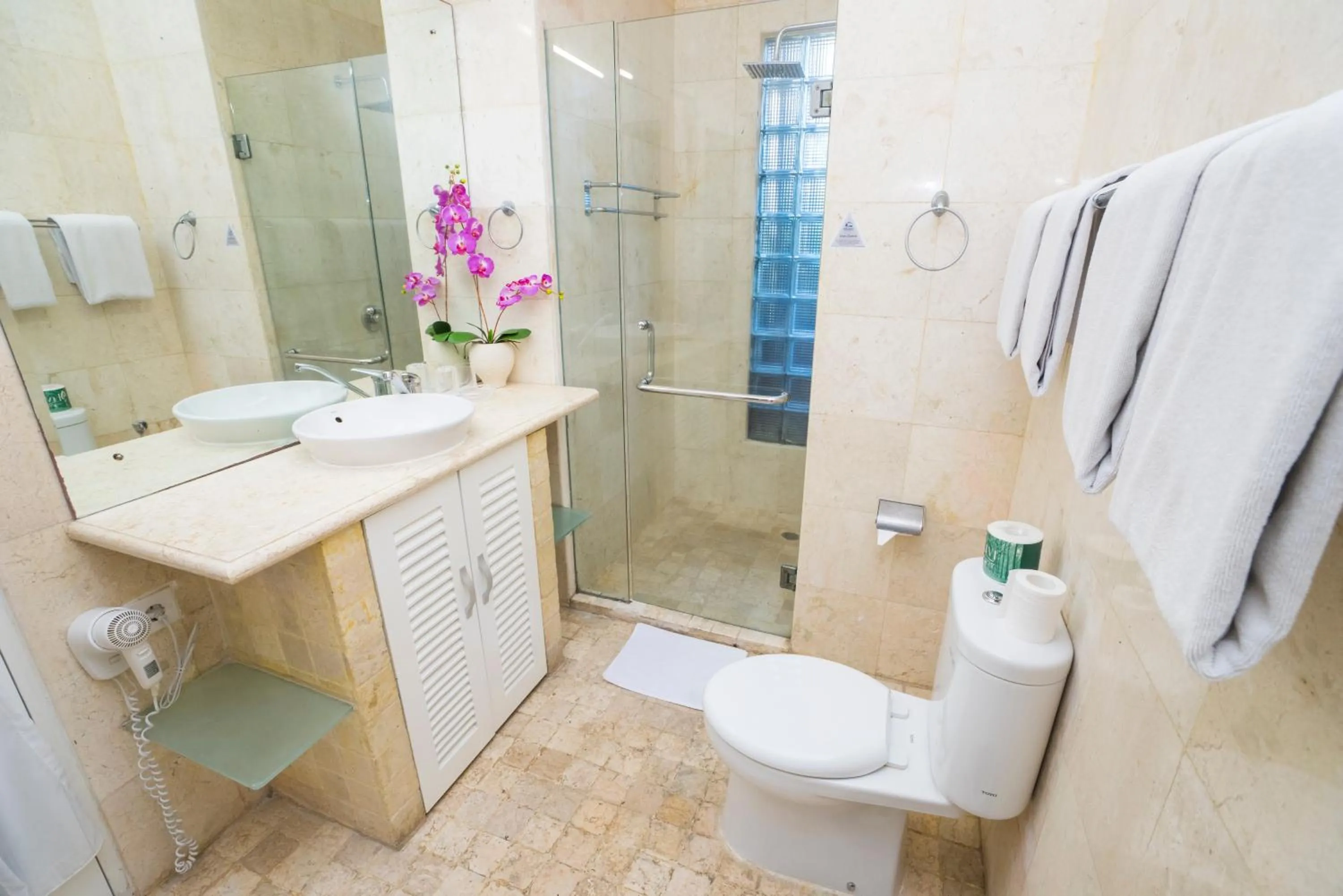 Bathroom in Beach Melati Apartments