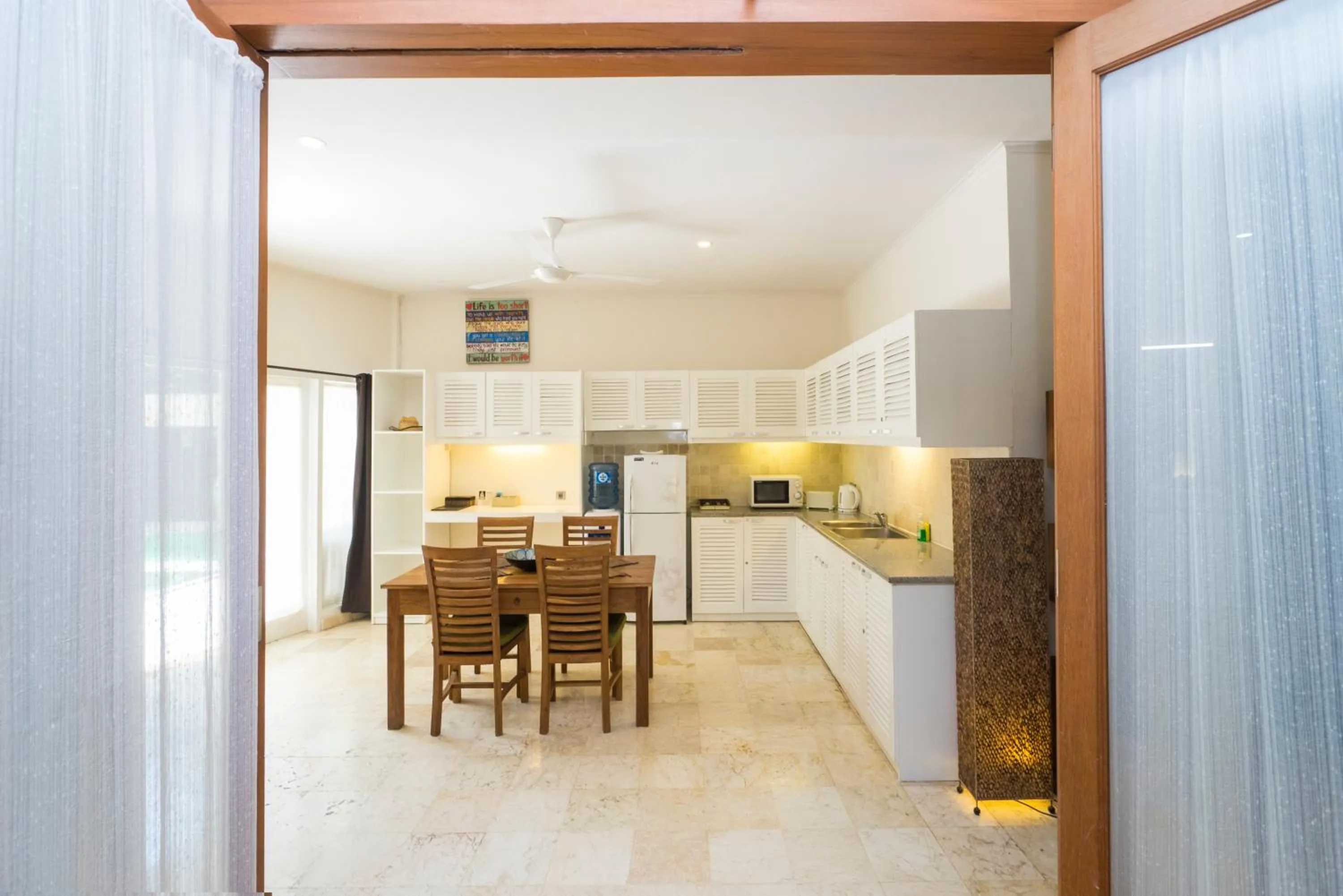 Kitchen or kitchenette in Beach Melati Apartments