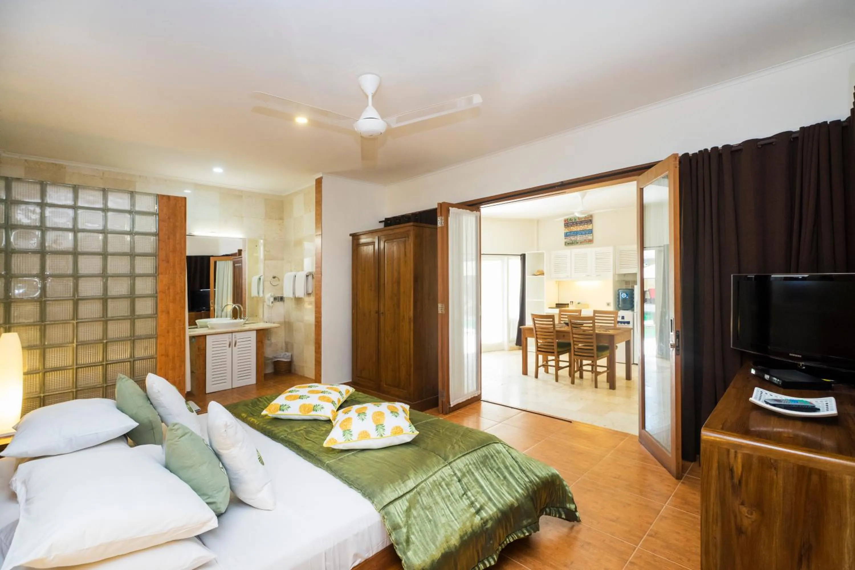 Bedroom, Bed in Beach Melati Apartments