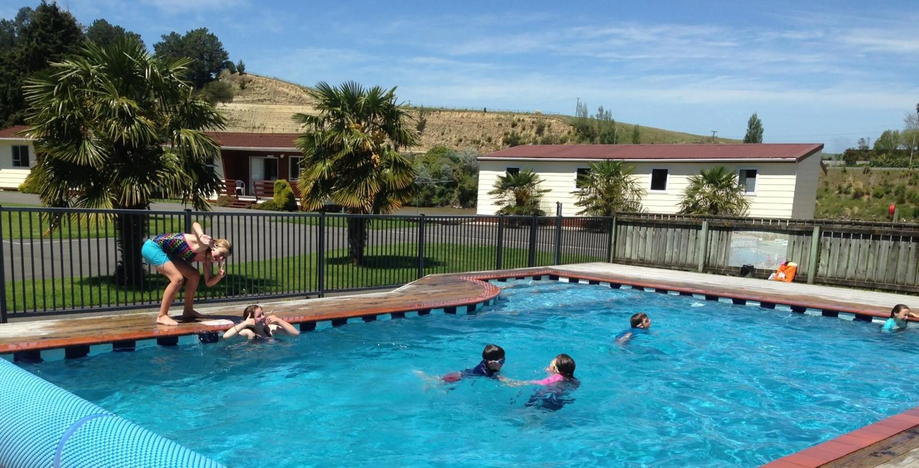 Swimming pool in Whanganui River Top 10 Holiday Park