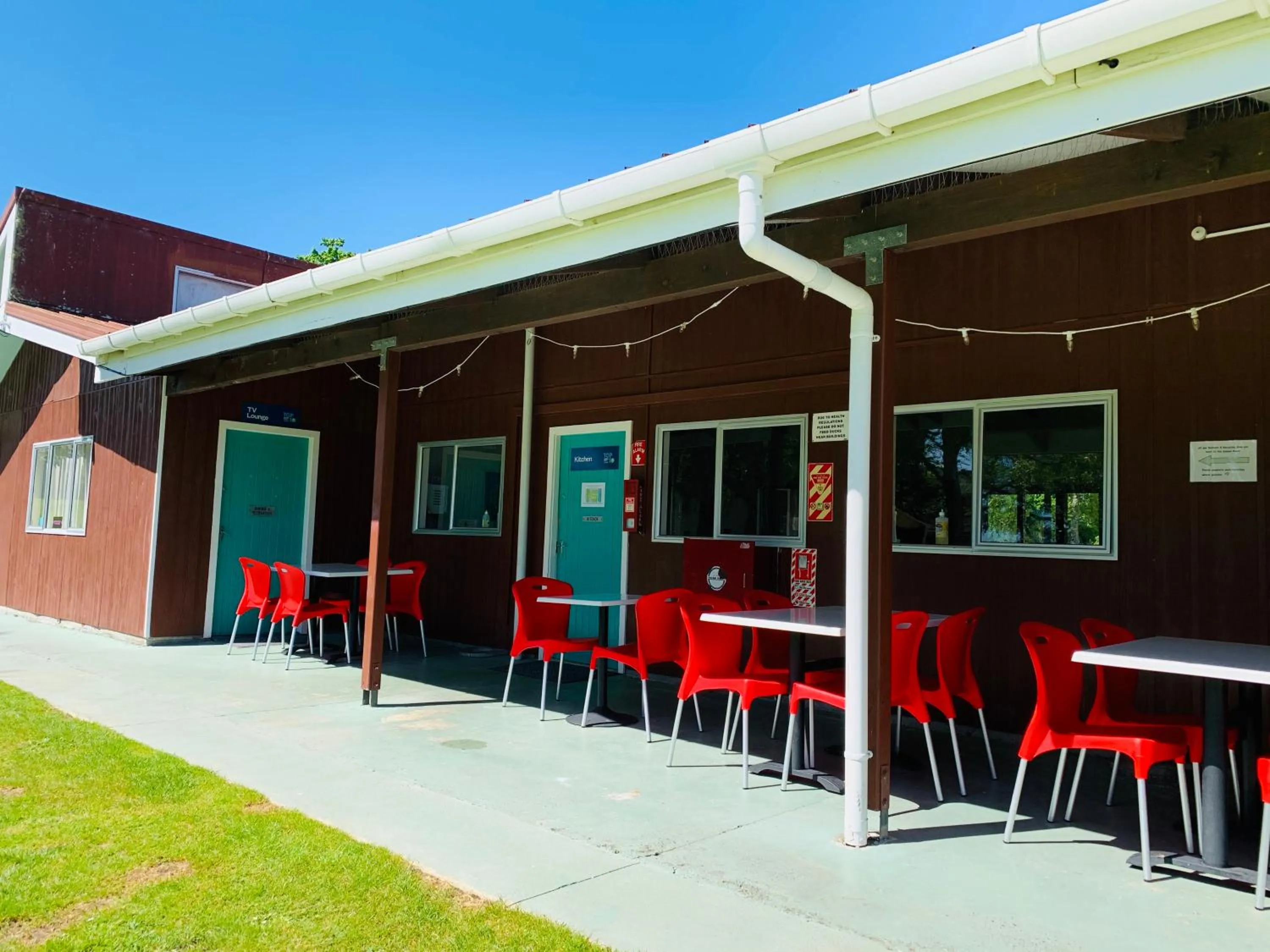 Patio in Whanganui River Top 10 Holiday Park