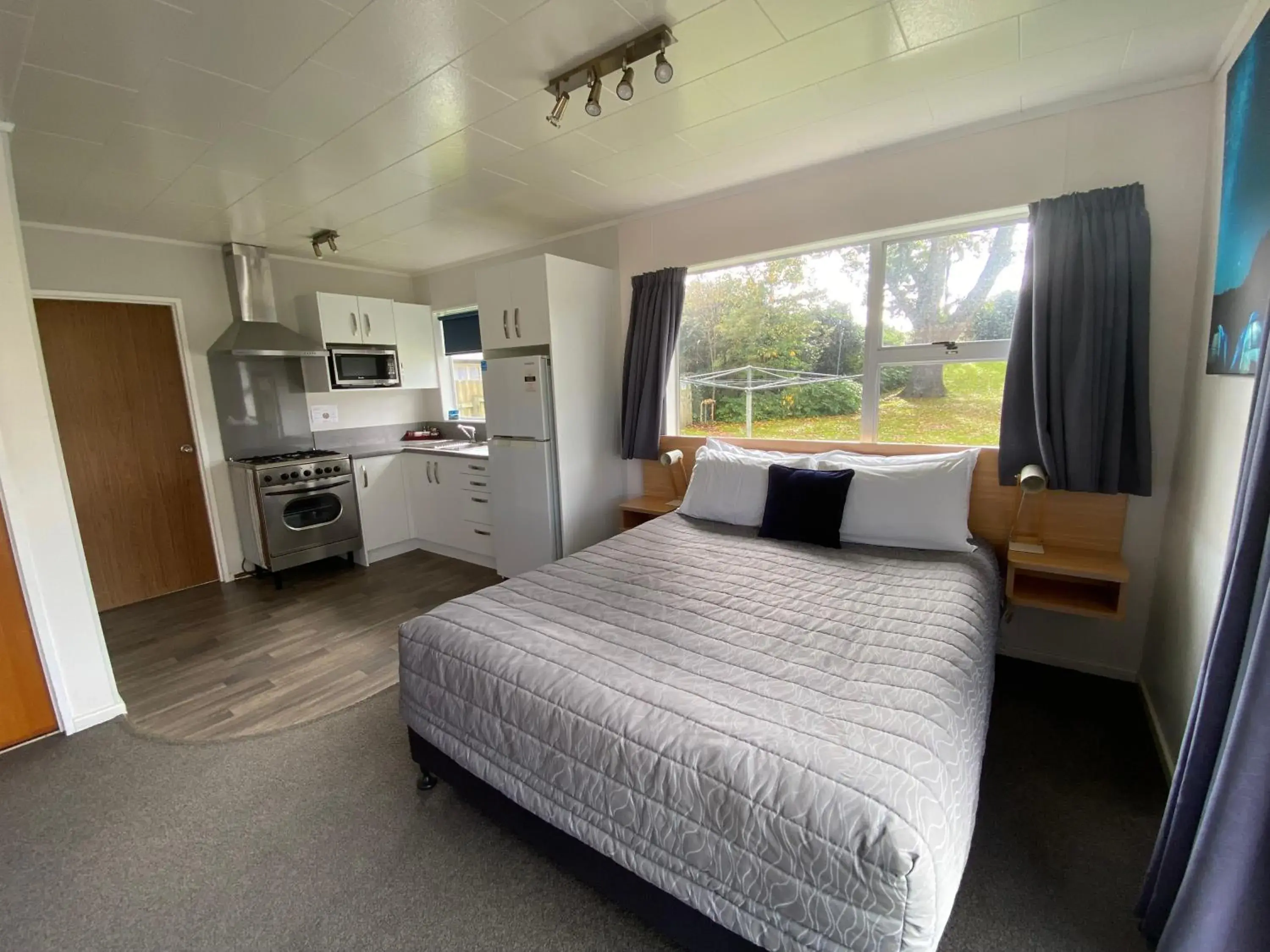 One-Bedroom Apartment (5 Adults) in Whanganui River Top 10 Holiday Park One-Bedroom Apartment (5 Adults) in Whanganui River Top 10 Holiday Park